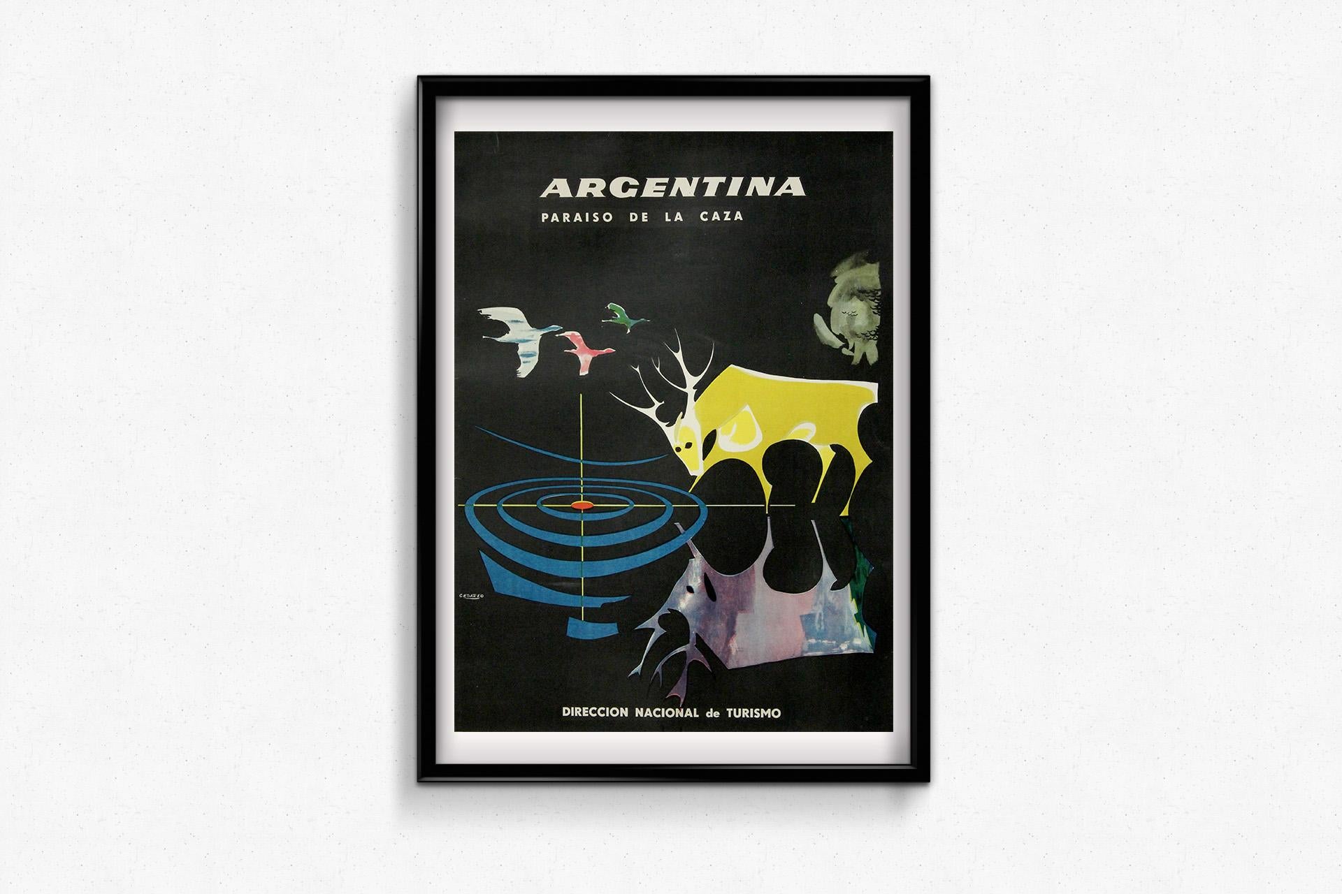 Ejecutada en un estilo audaz y modernista, la composición presenta un ciervo estilizado en amarillo vibrante en el centro, flanqueado por varios animales salvajes y aves -incluidas aves acuáticas y un jabalí-, todo ello representado en formas