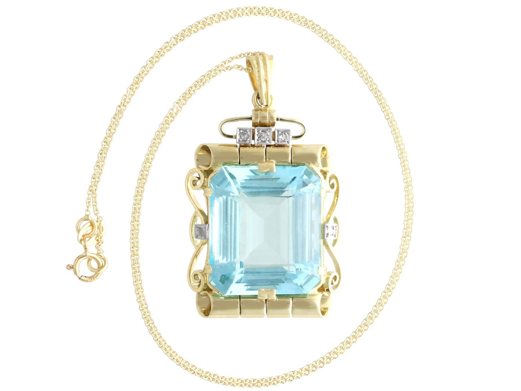 C'est Laudier 32.20 Carat Aquamarine 0.10 Carat Diamond 14k Yellow Gold Pendant Corte esmeralda en venta