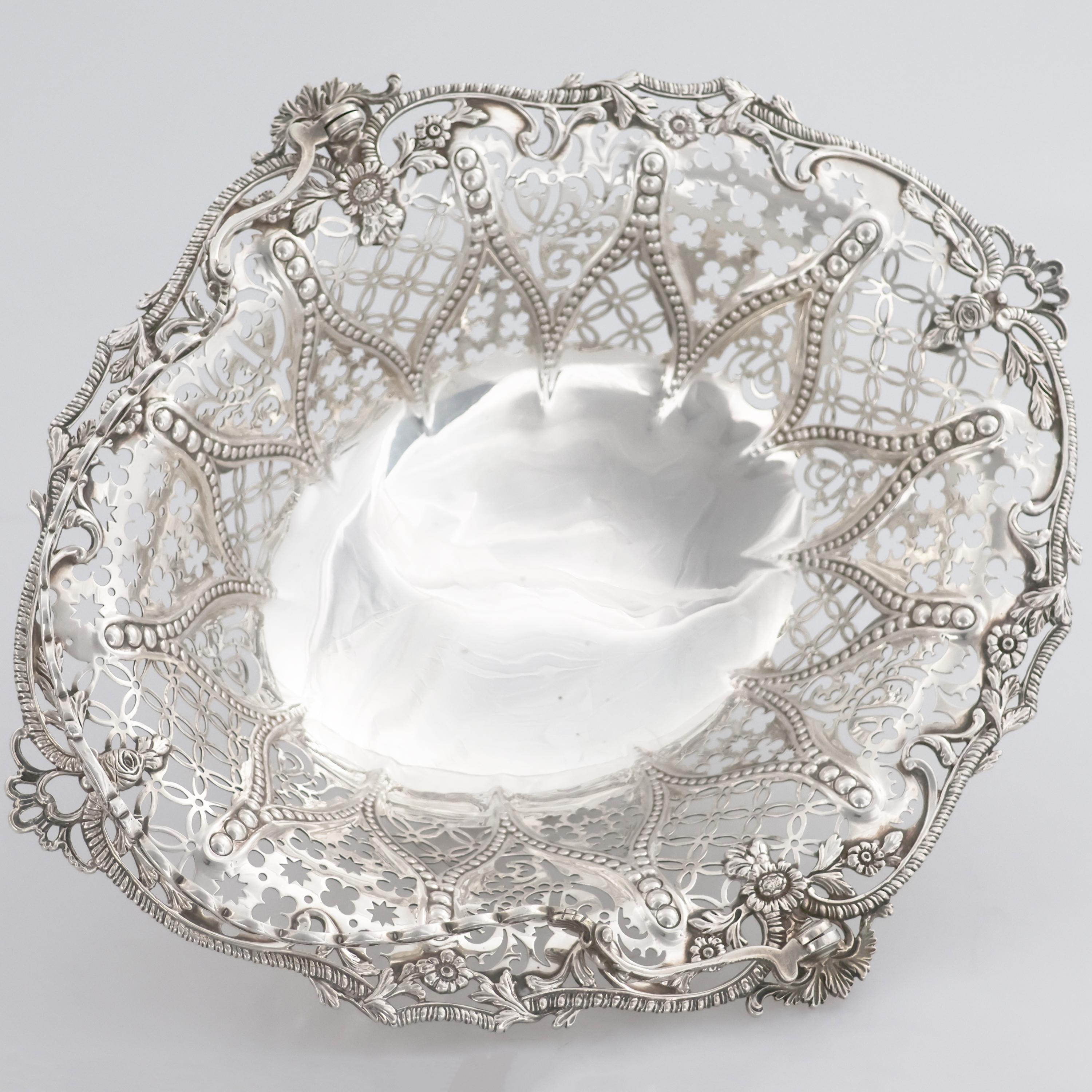 Mid-19th Century Cesto in argento sterling Regina Vittoria, James Aldridge, Londra, 1853