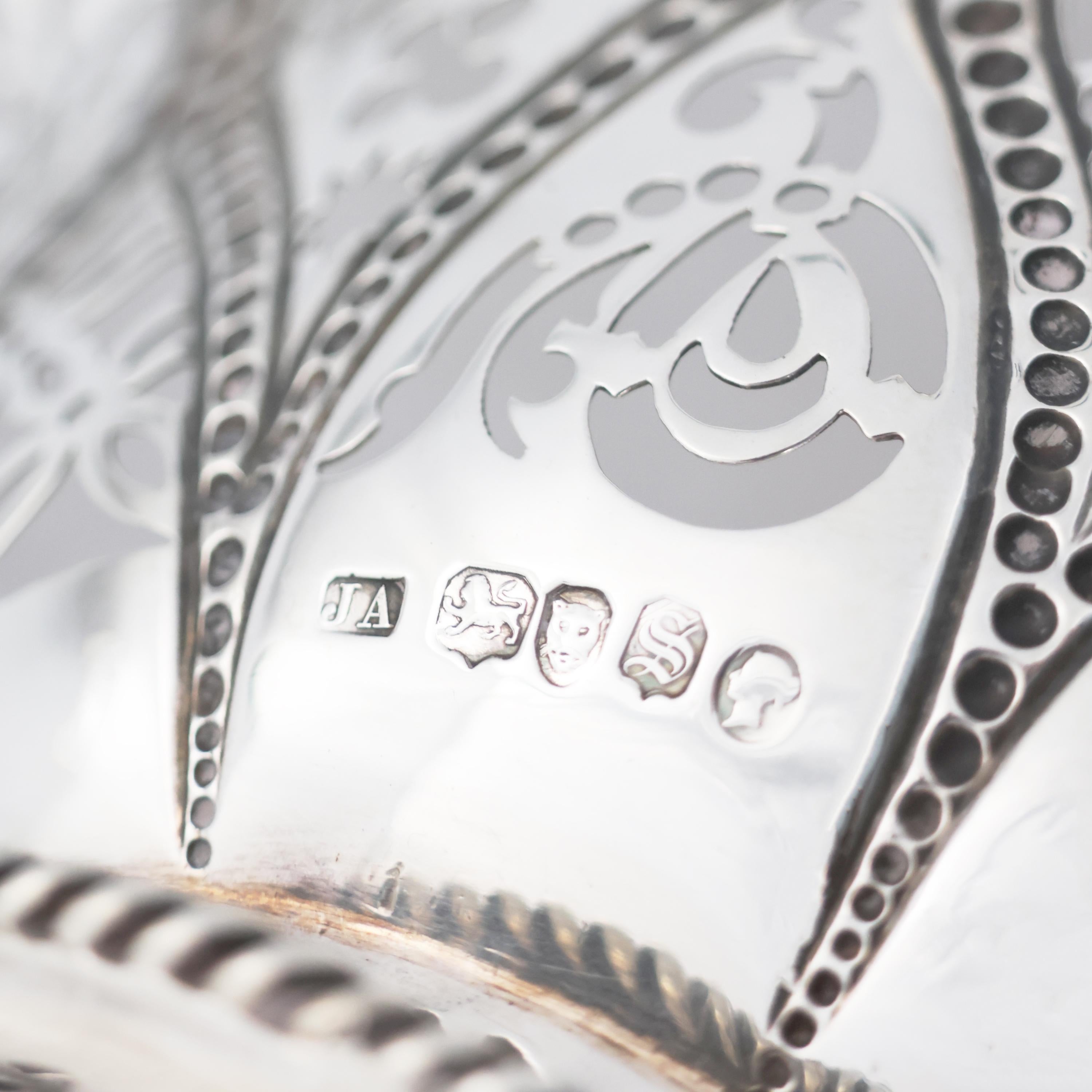 Sterling Silver Cesto in argento sterling Regina Vittoria, James Aldridge, Londra, 1853
