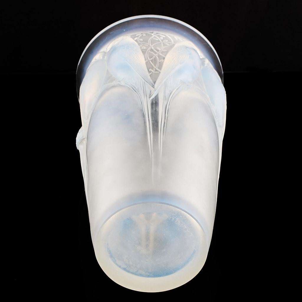 'Ceylan' An Opalescent Glass Vase by Rene Lalique  For Sale 5