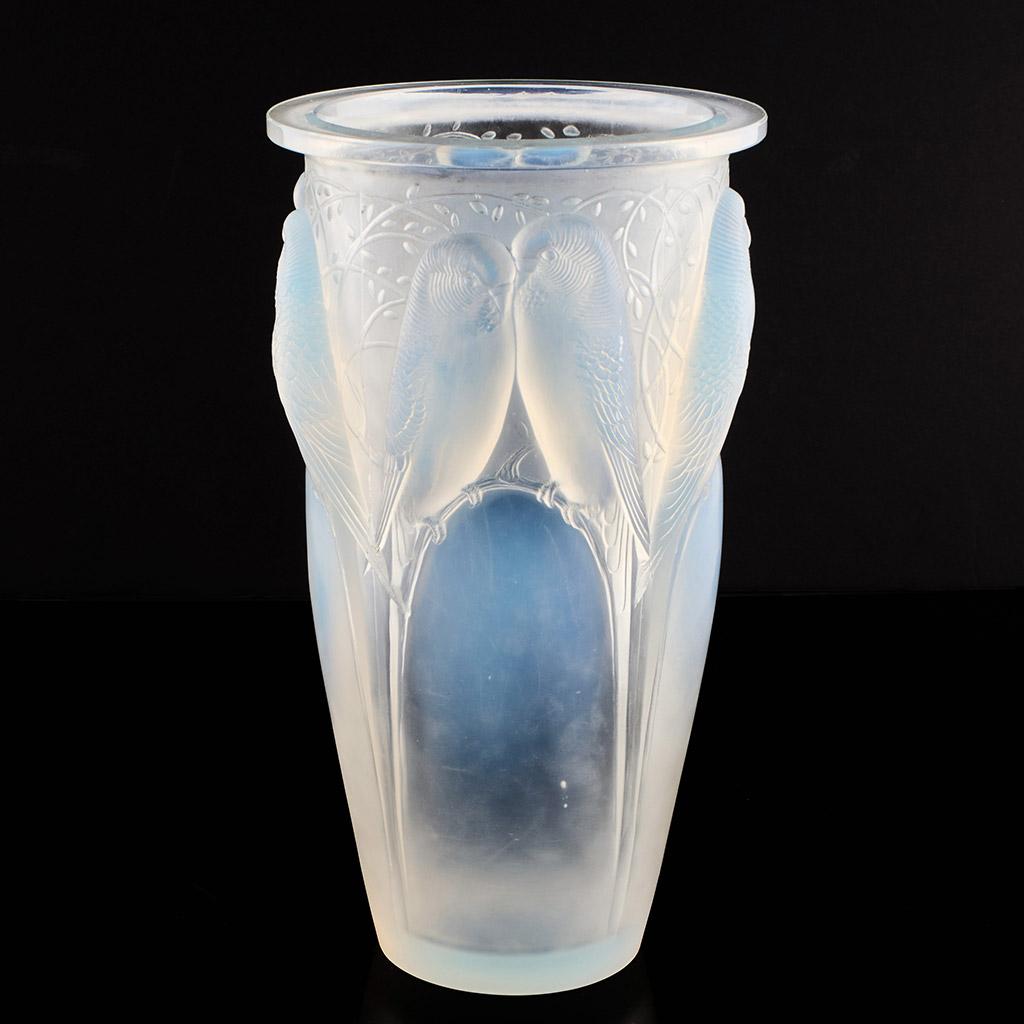 Français Vase en verre opalescent 'Ceylan' de Rene His  en vente