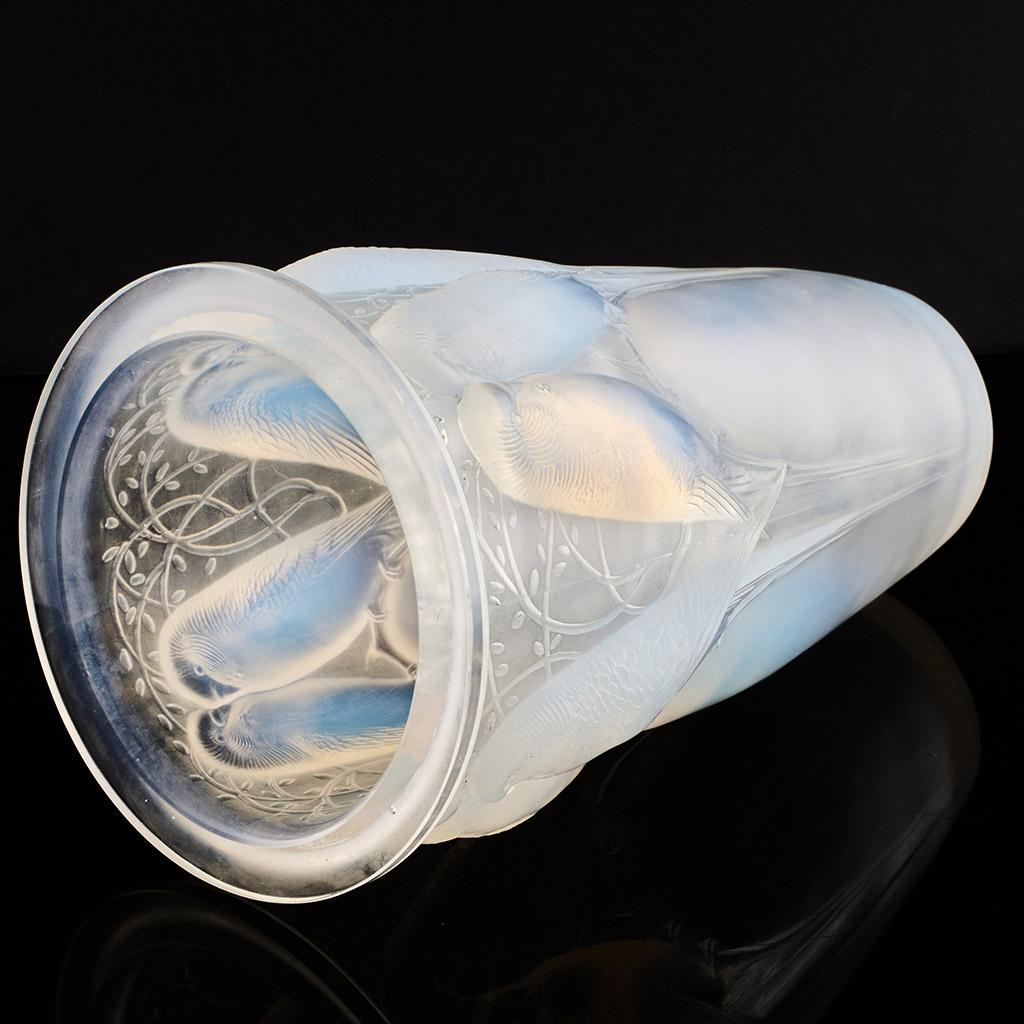 'Ceylan' An Opalescent Glass Vase by Rene Lalique  For Sale 2