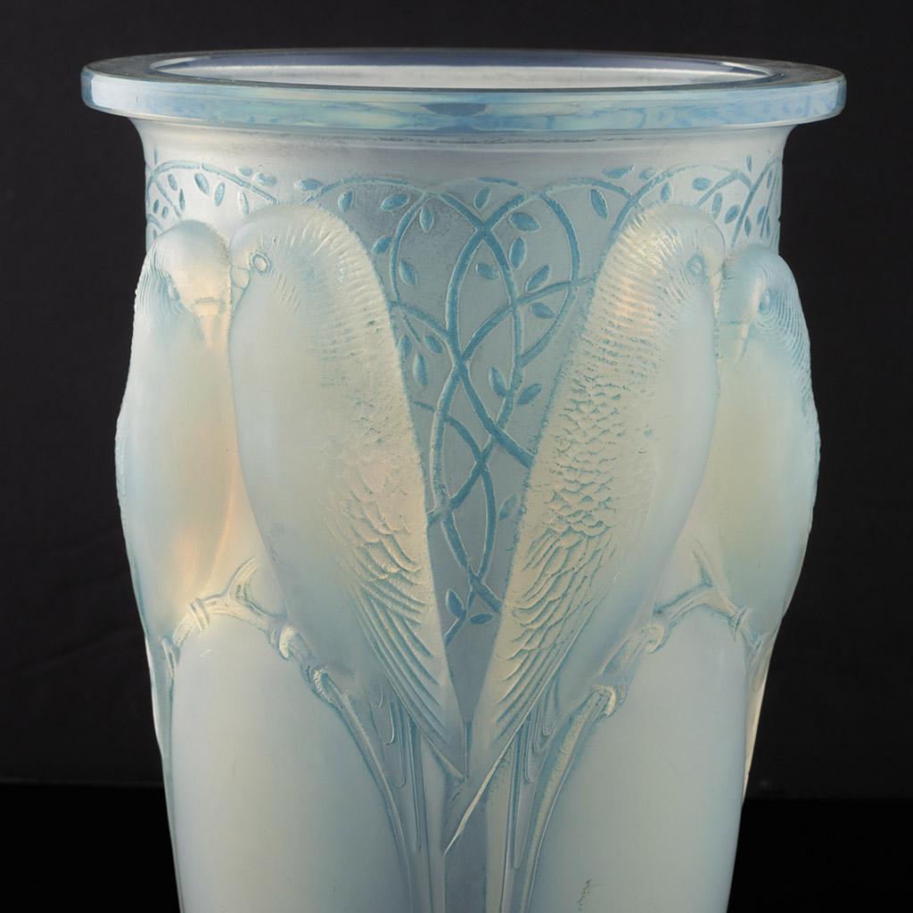 'Ceylan' Rene Lalique Opalescent Glass Vase Circa 1930  For Sale 3