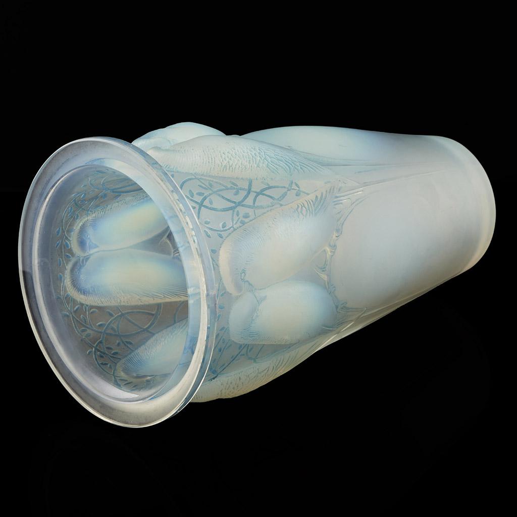 'Ceylan' Rene Lalique Opalescent Glass Vase Circa 1930  In Good Condition For Sale In Forest Row, East Sussex