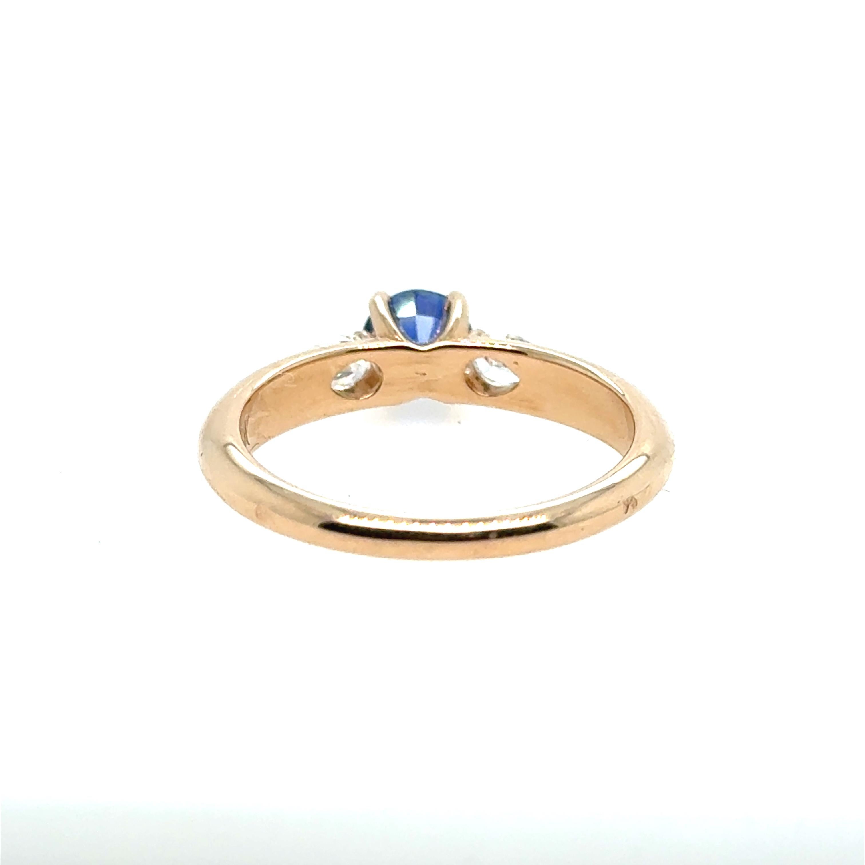 Brilliant Cut Ceylan Sapphire 0.82 Carats Diamonds Rose Gold 18 Carats Cocktail Ring For Sale