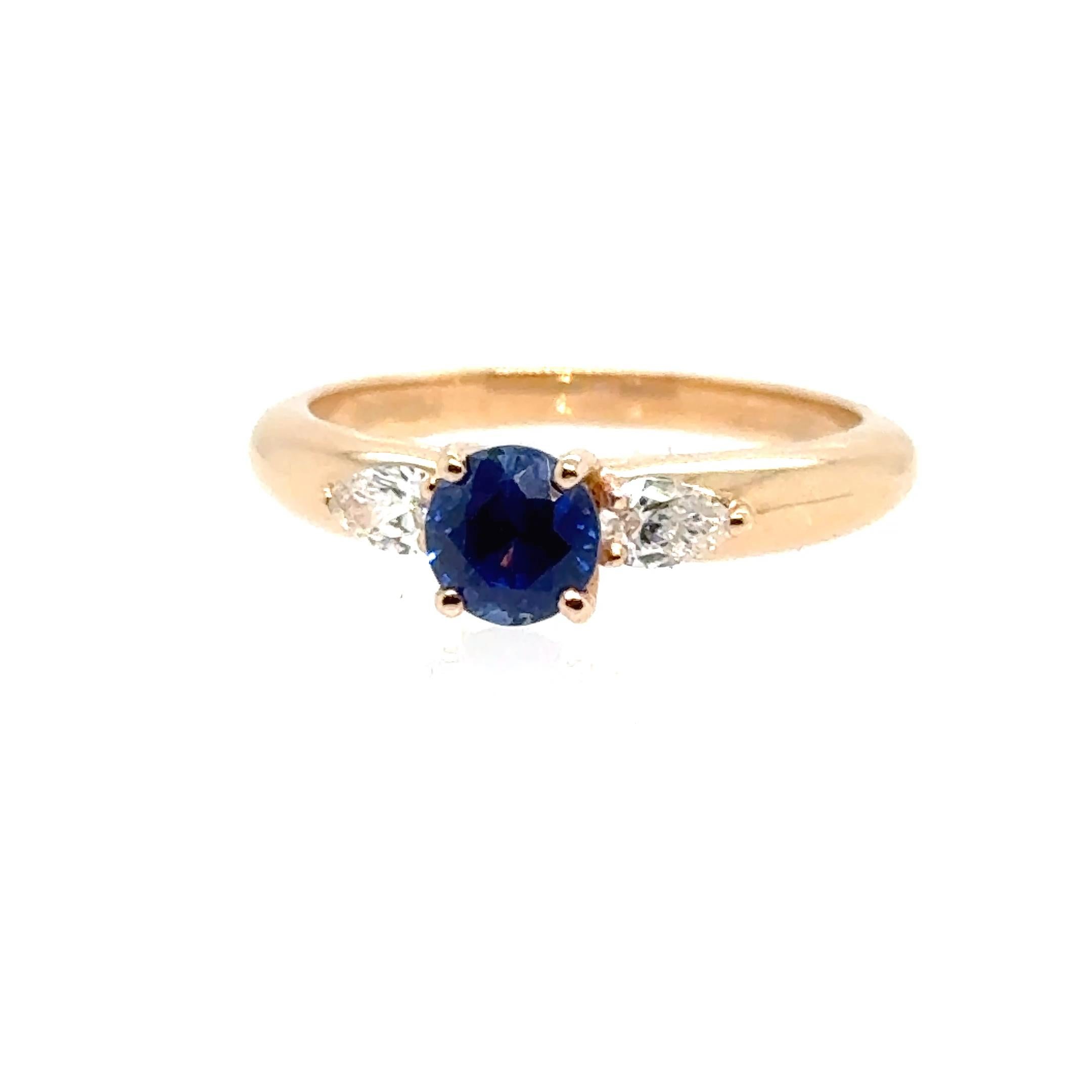 Women's Ceylan Sapphire 0.82 Carats Diamonds Rose Gold 18 Carats Cocktail Ring For Sale