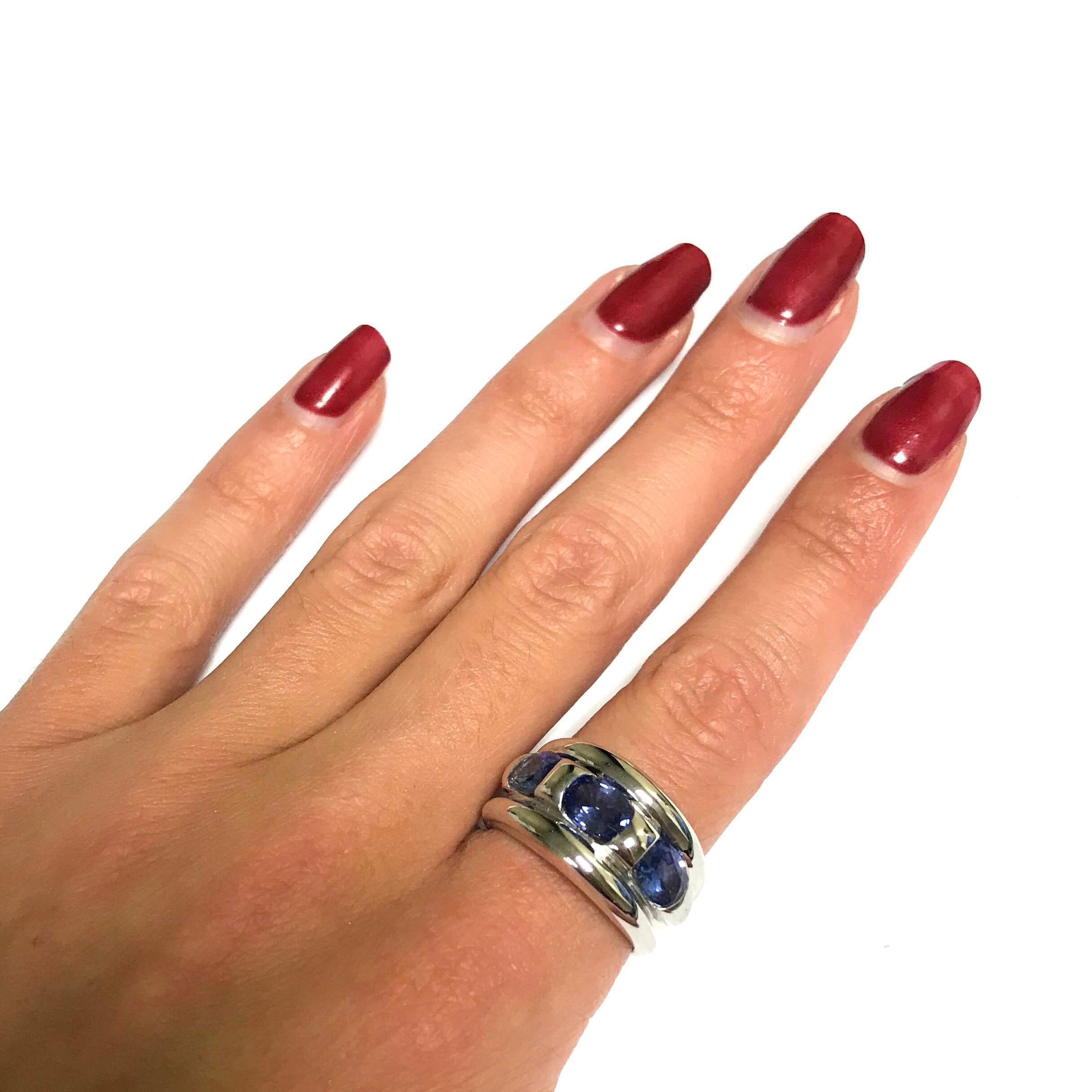 Ceylan Sapphires and White Gold 18 Karat Fashion Ring In Excellent Condition In Vannes, FR