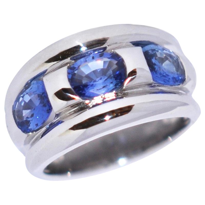 Ceylan Sapphires and White Gold 18 Karat Fashion Ring