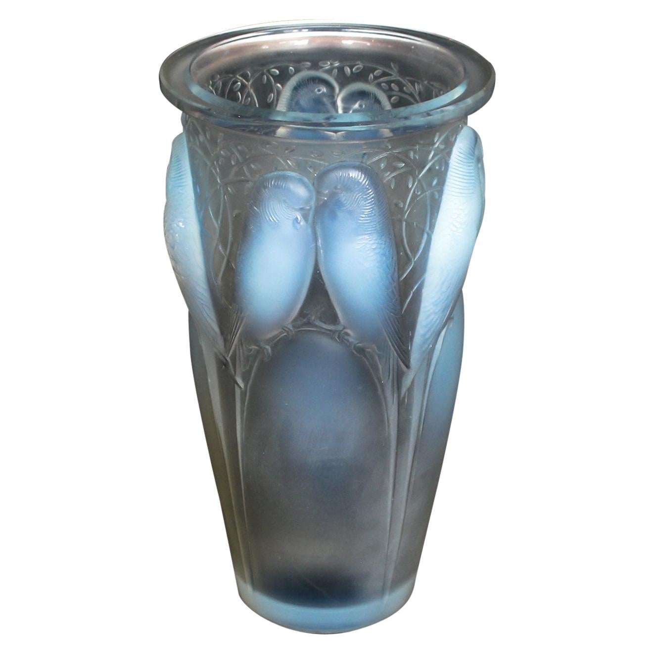 René Lalique "Ceylan" Blue Opalescent Frosted Glass Vase Excellent Condition 