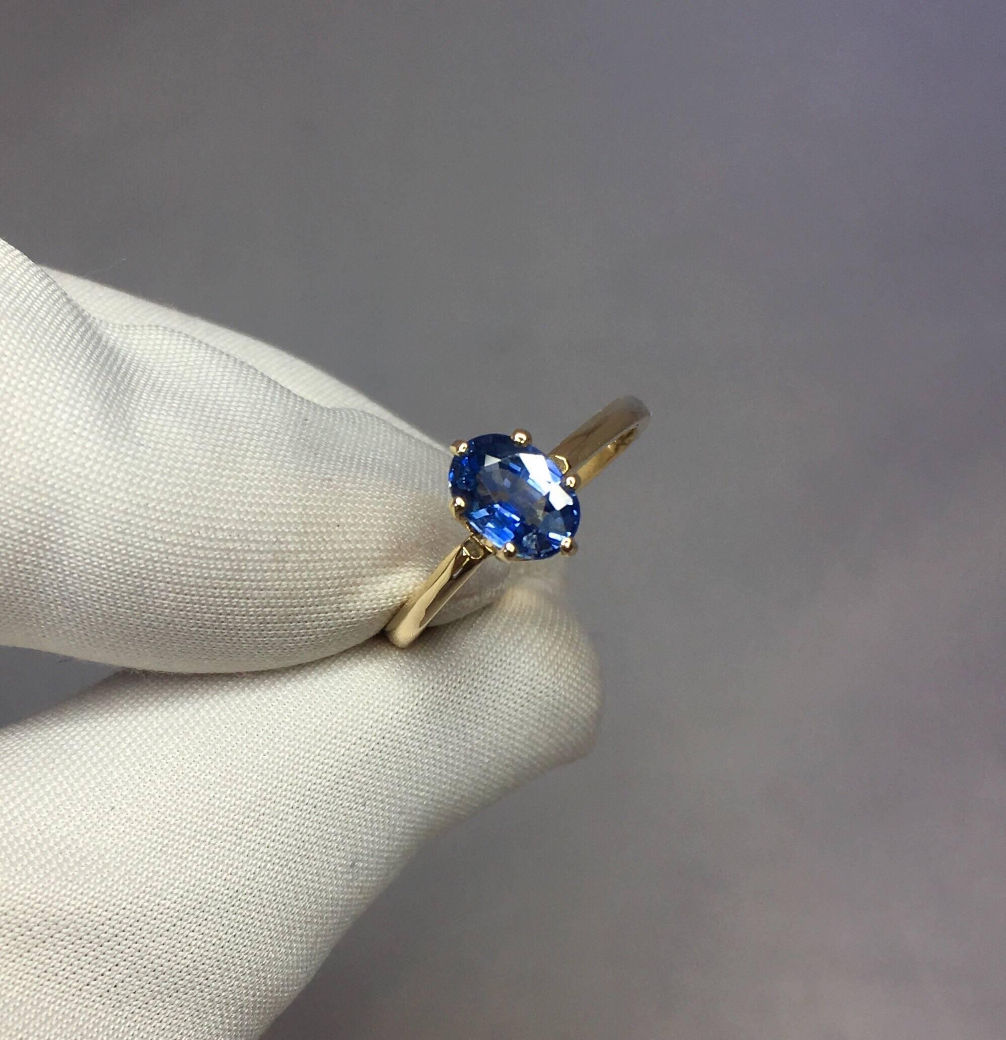Women's or Men's Ceylon 1.07 Carat Vivid Blue Oval Cut Sapphire Solitaire Gold Ring