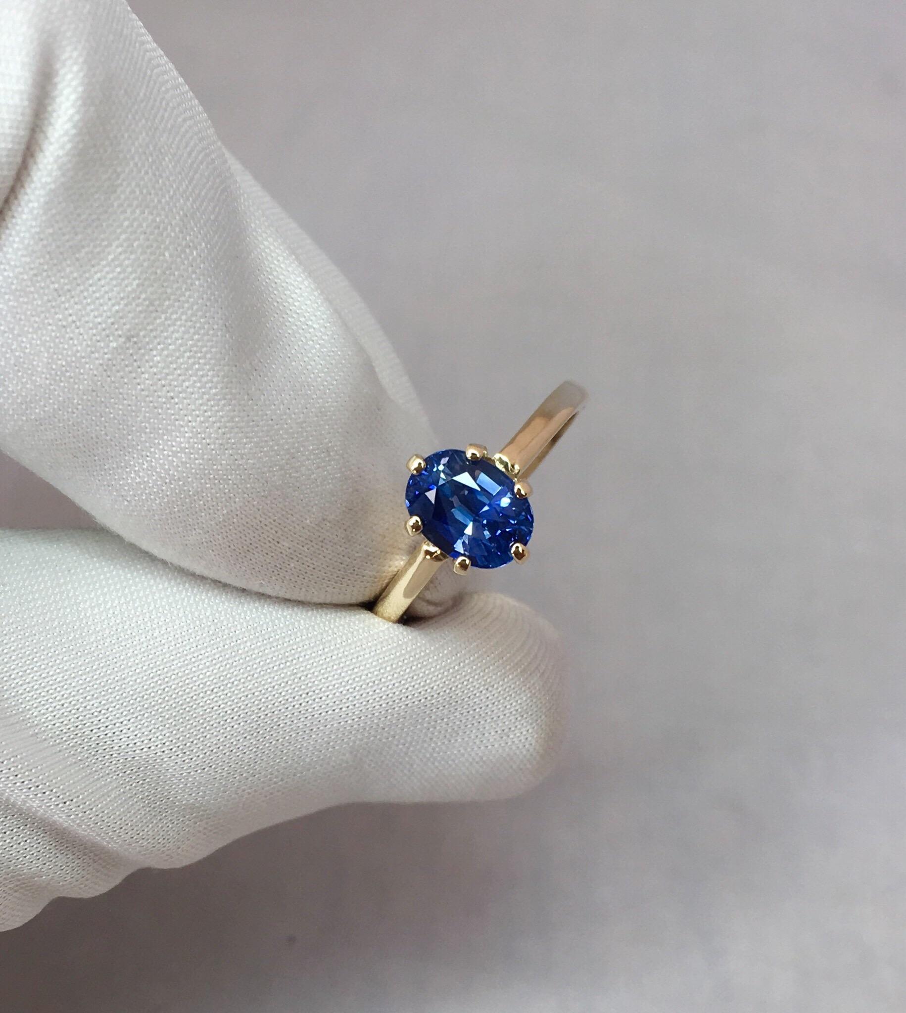 Ceylon Blue Sapphire 1.75 Carat Yellow Gold Oval Cut Solitaire Ring In New Condition In Birmingham, GB