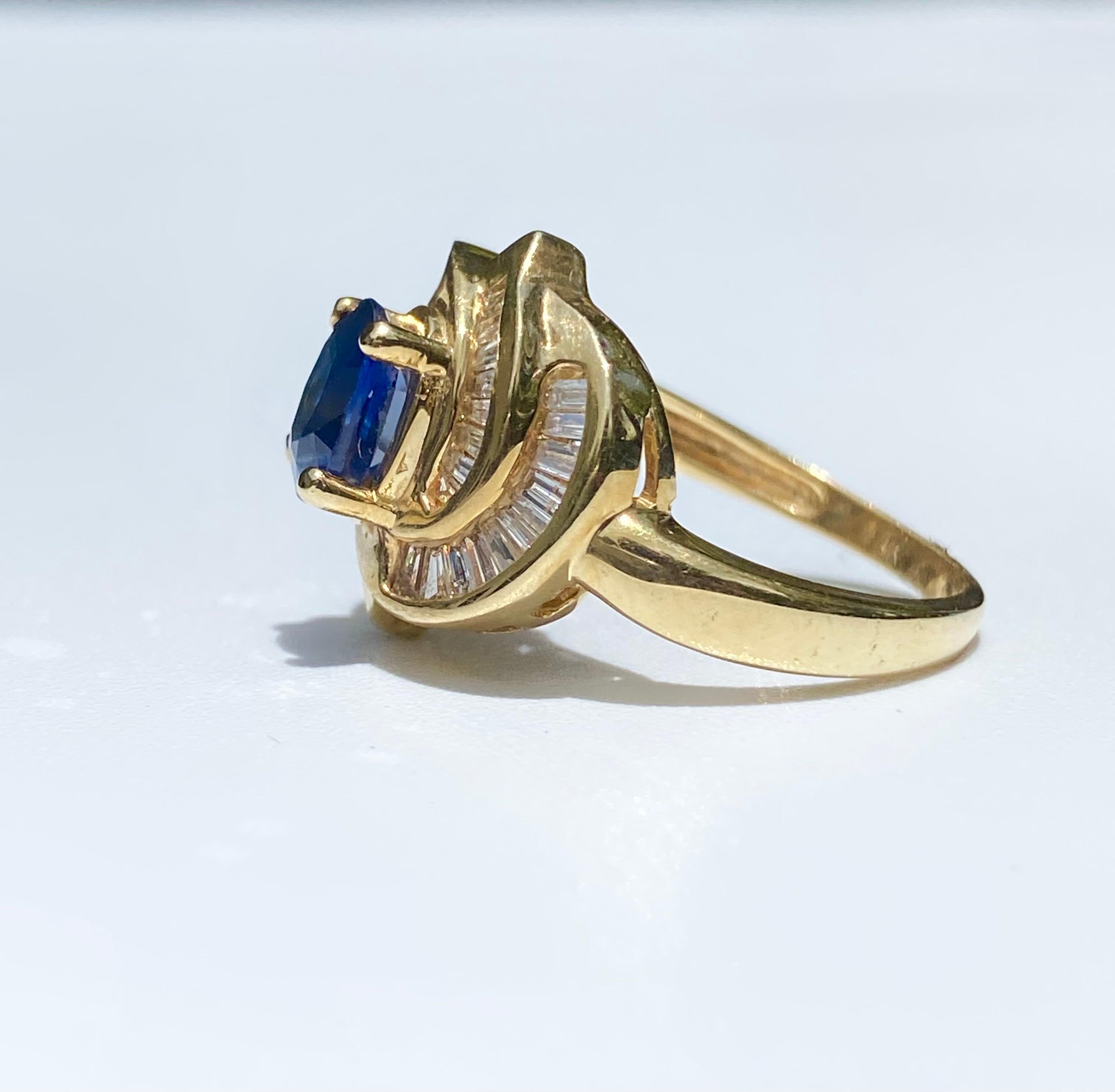 Women's or Men's Ceylon Blue Sapphire and Baguette Cut Diamond Cocktail 14k Yellow Gold Ring For Sale