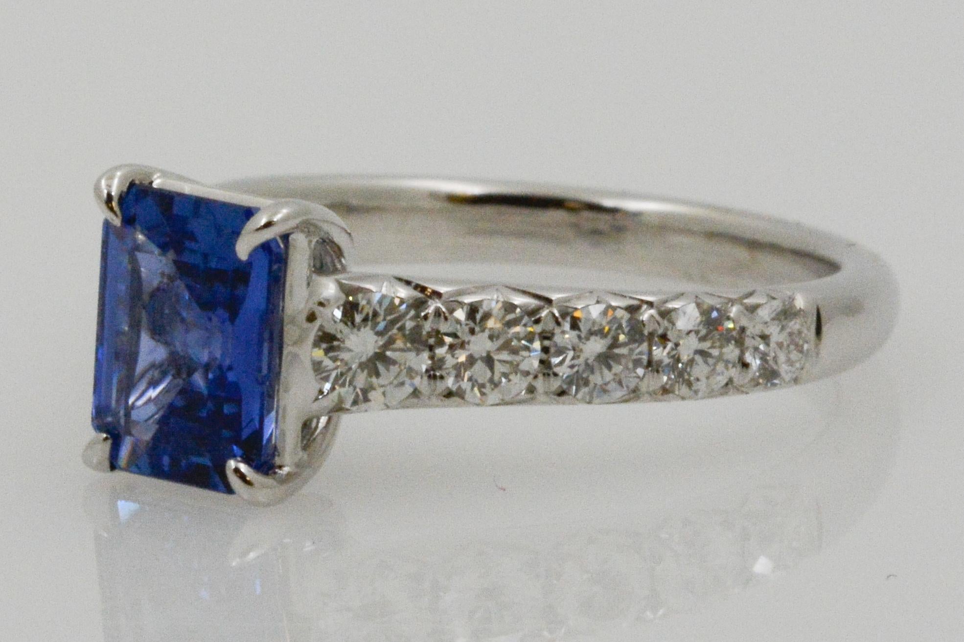 Modern Ceylon Blue Sapphire and Diamond 18 Karat White Gold Ring