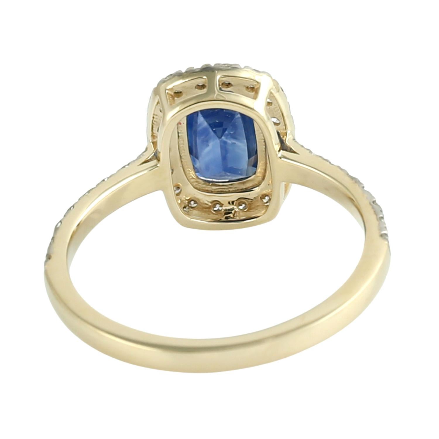Art déco Bague cocktail en or jaune 14k avec saphir bleu de Ceylan et diamants pavés en vente