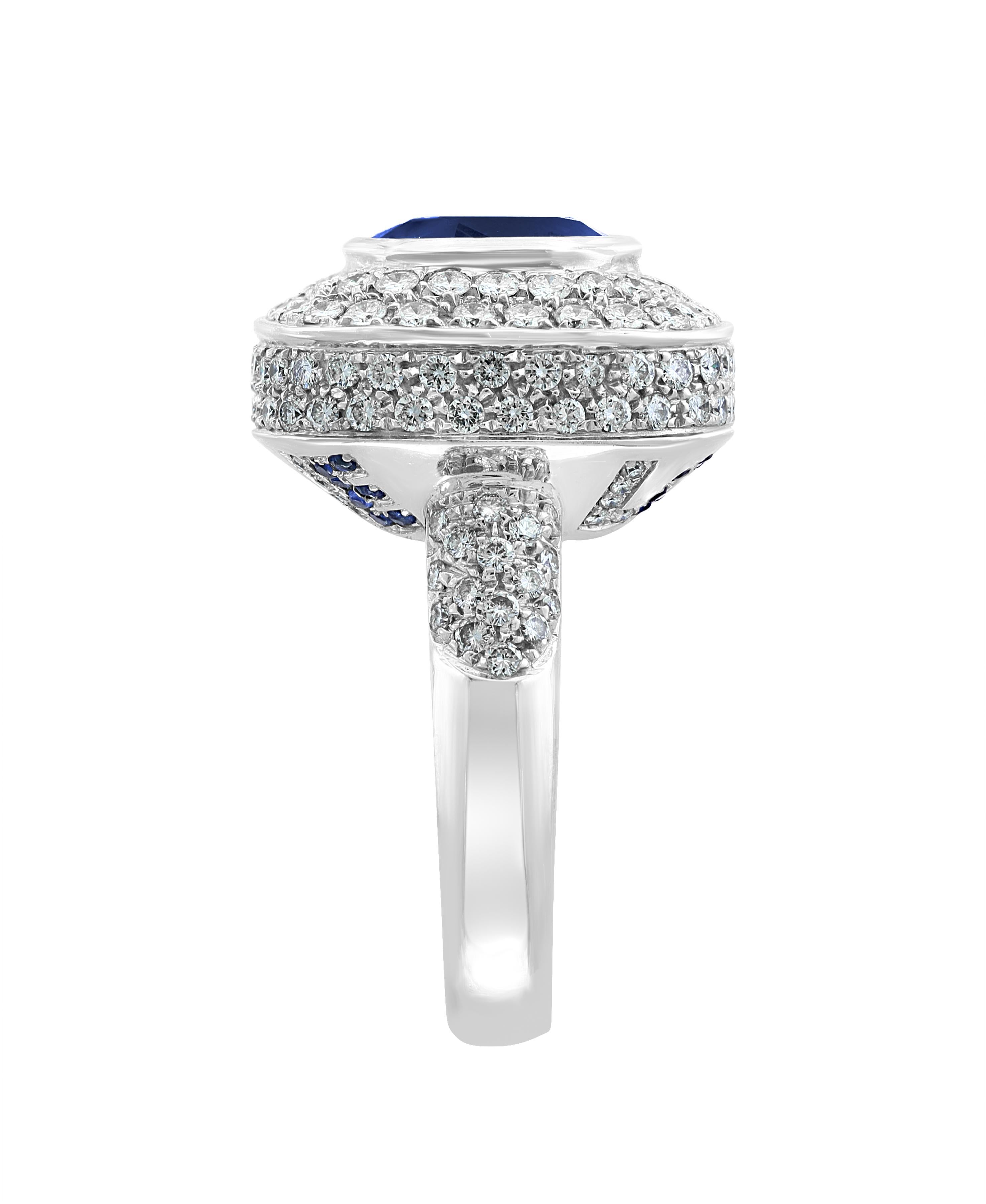 Ceylon Blue Sapphire and Diamond 18 Karat White Gold Cocktail Ring For Sale 2