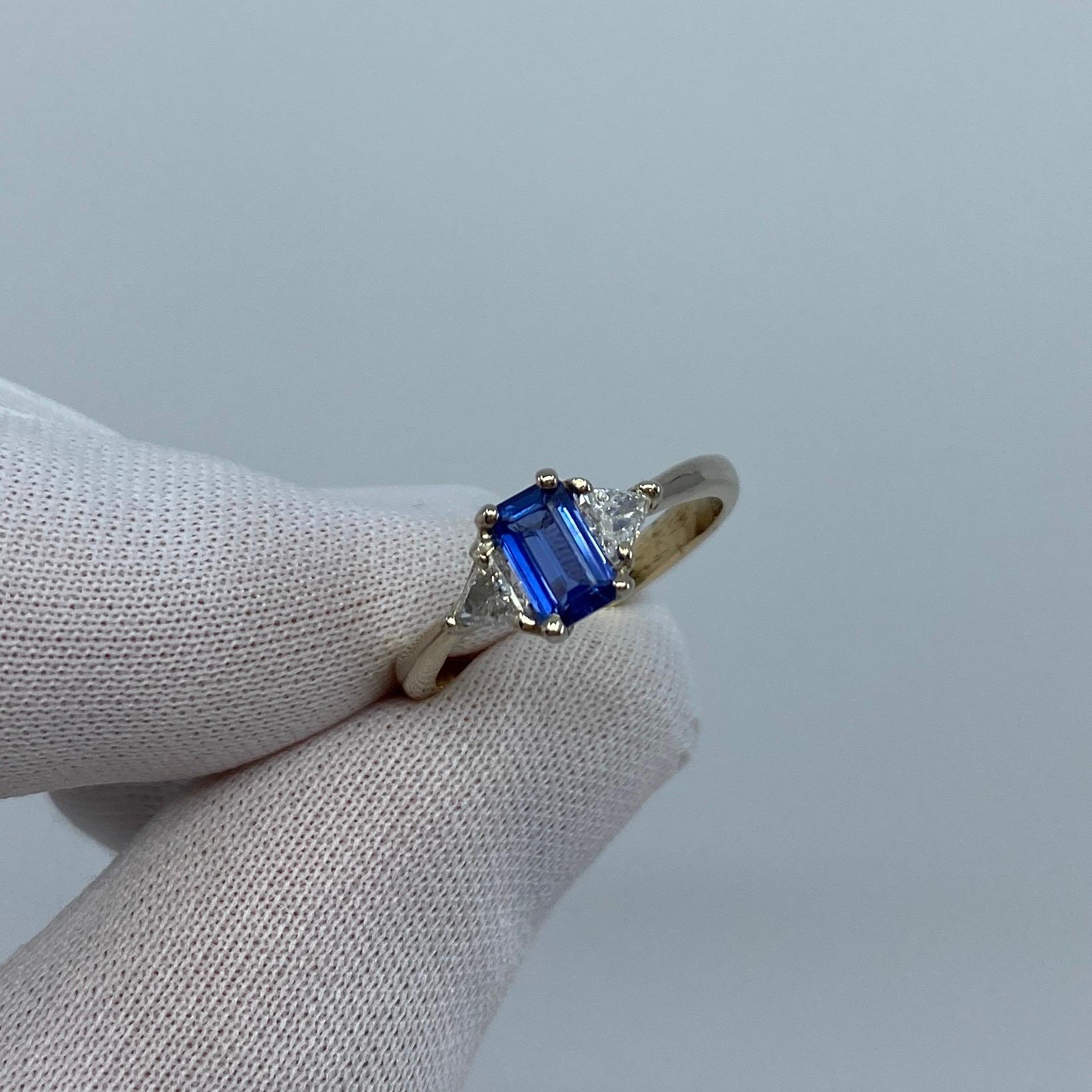 Taille émeraude Ceylon Blue Sapphire & Diamond Trillion 3 Stone Handmade Gold 18k White Gold Ring (bague en or blanc de Ceylan) en vente