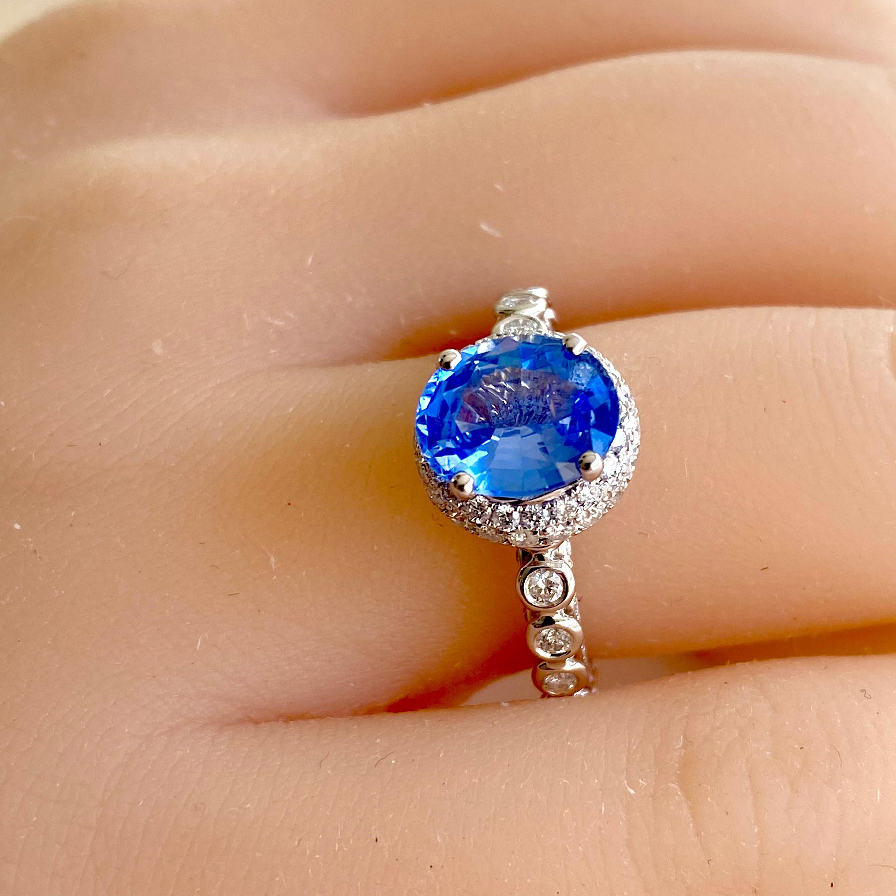 Ceylon Sapphire Diamonds 4.31 Carat Eighteen Karat Gold Cocktail Ring Size 6 For Sale 8