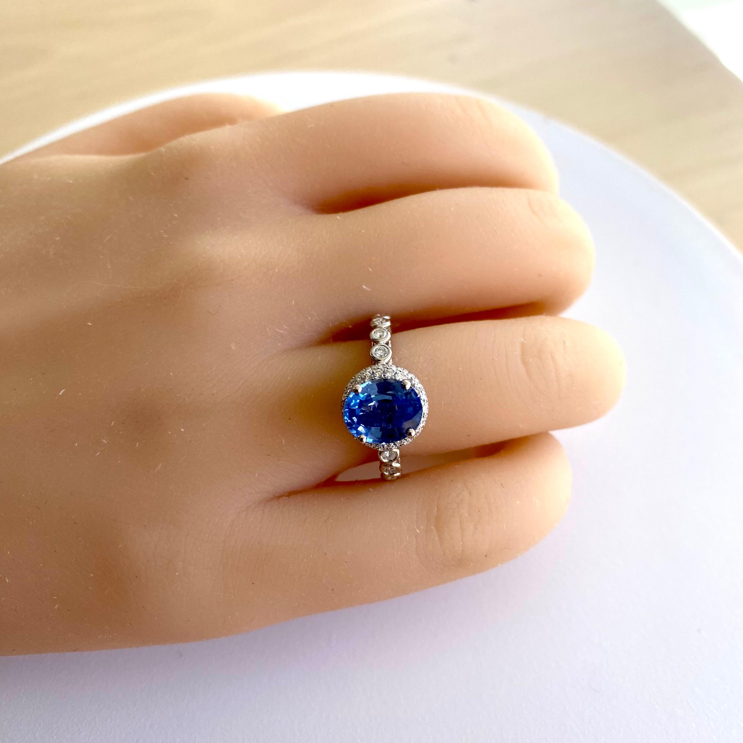 Ceylon Sapphire Diamonds 4.31 Carat Eighteen Karat Gold Cocktail Ring Size 6 For Sale 3