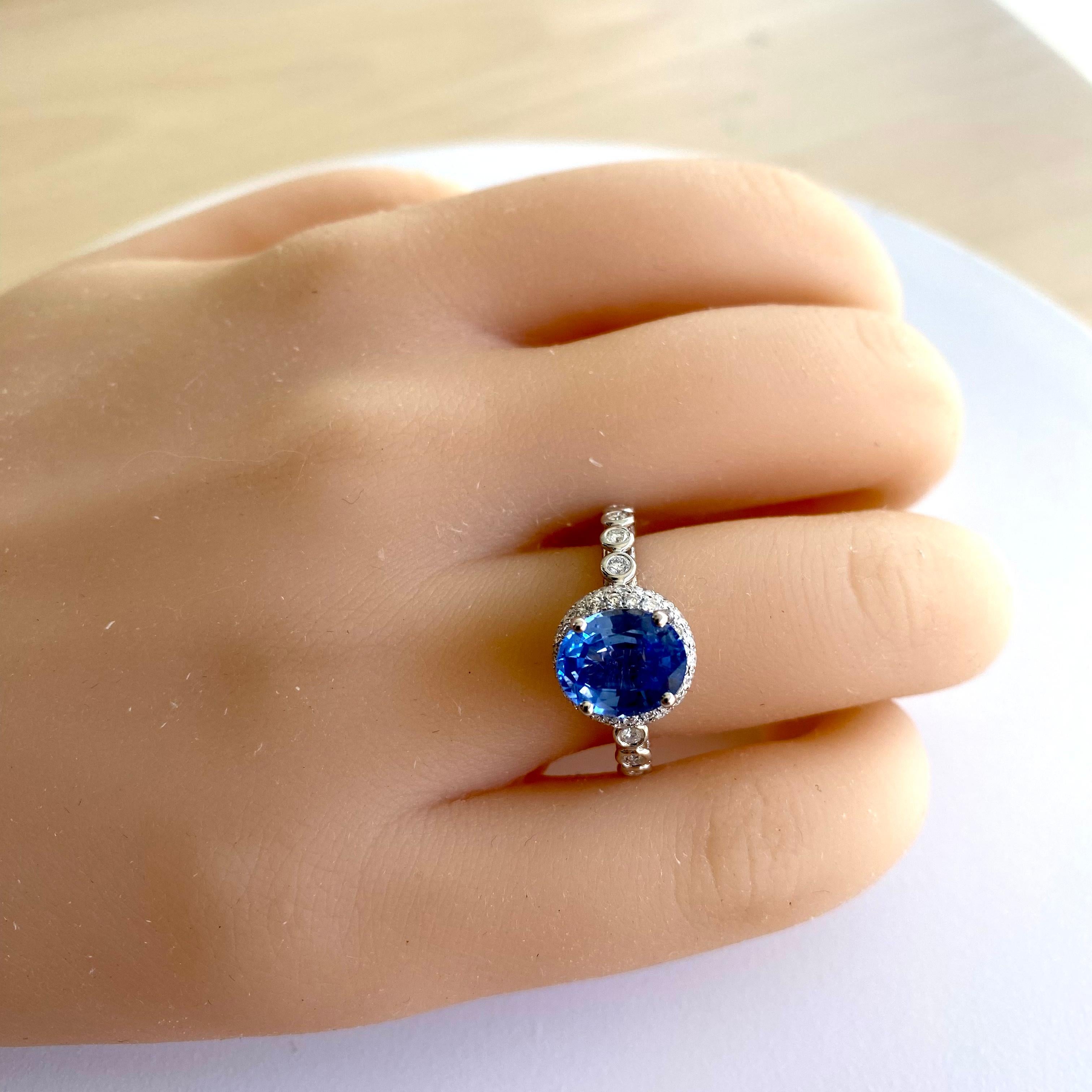 Ceylon Sapphire Diamonds 4.31 Carat Eighteen Karat Gold Cocktail Ring Size 6 For Sale 3