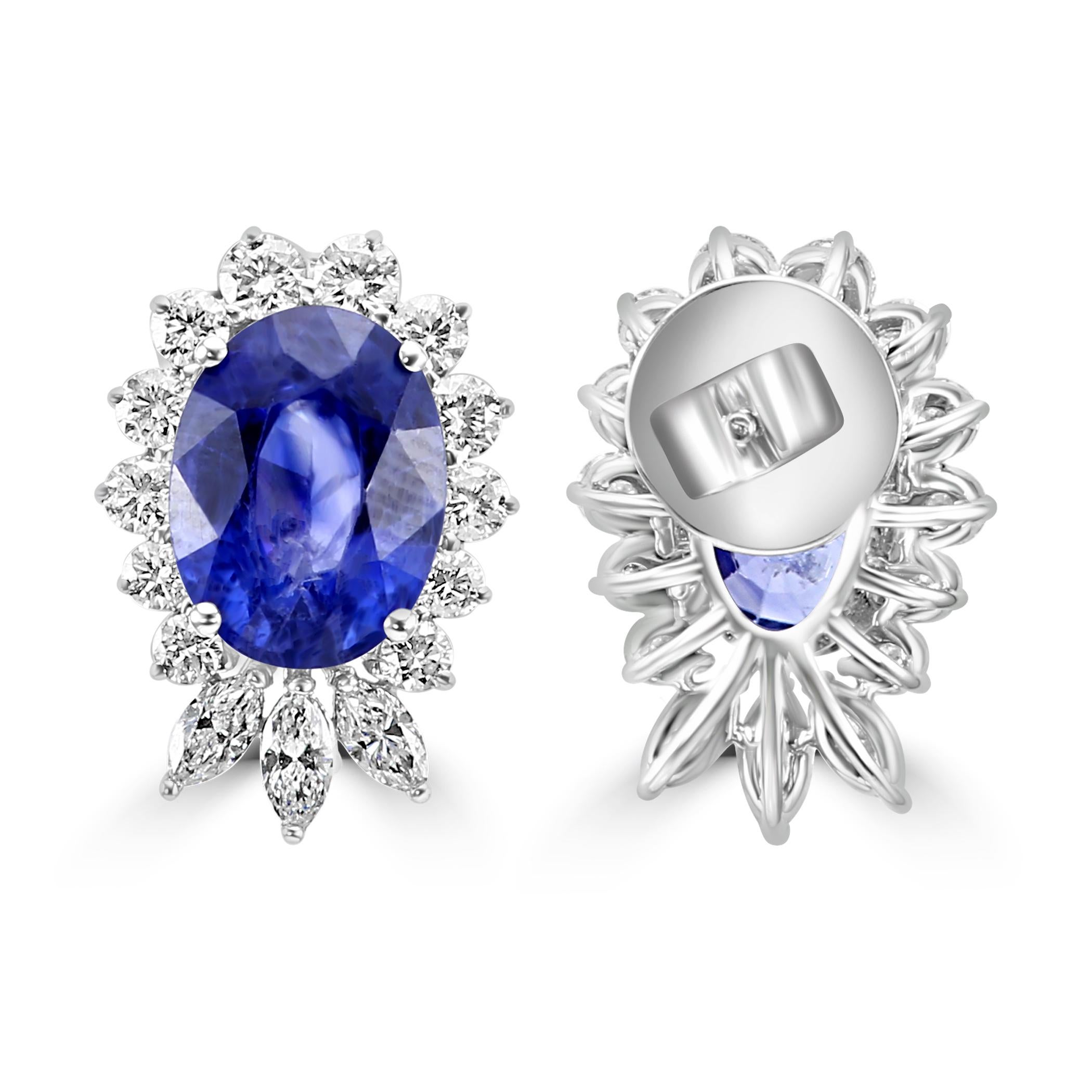 Taille ovale Boucles d'oreilles fantaisie de Ceylan en or 18 carats, saphir bleu, diamant ovale, rond et marquise en vente