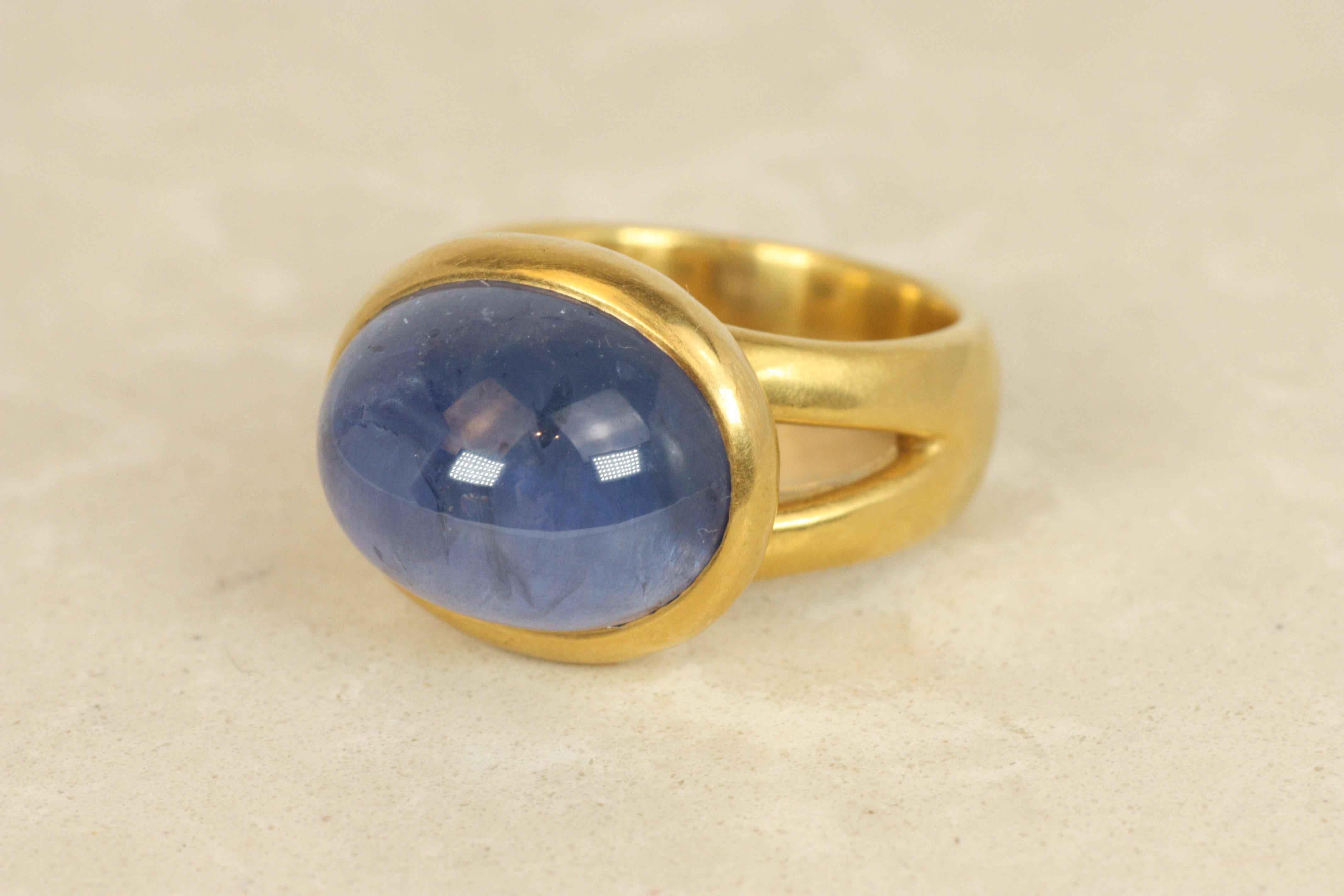 Ceylon Blue Sapphire Split-Shank Ring – 18.47ct Cabochon in 22K, Darlene deSedle In New Condition For Sale In Santa Monica, CA