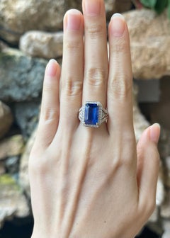 Ceylon Blue Sapphire with Diamond Ring set in 18K Gold Settings