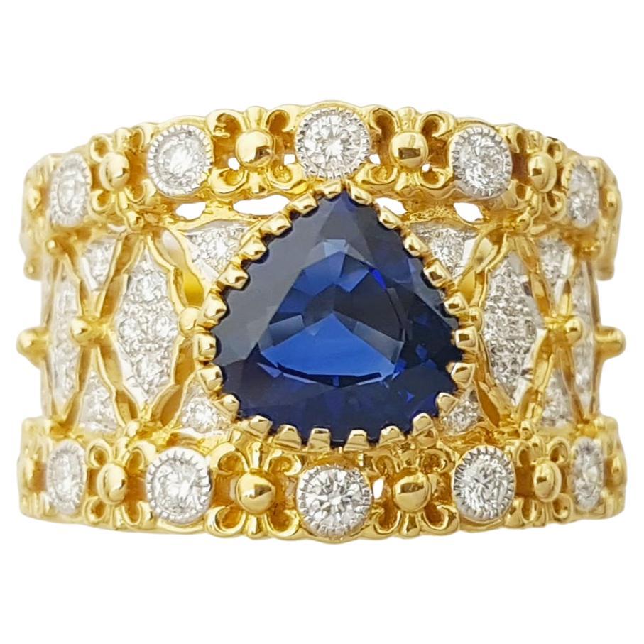 Anello con zaffiro blu di Ceylon e diamanti con montatura in oro 18 carati in vendita