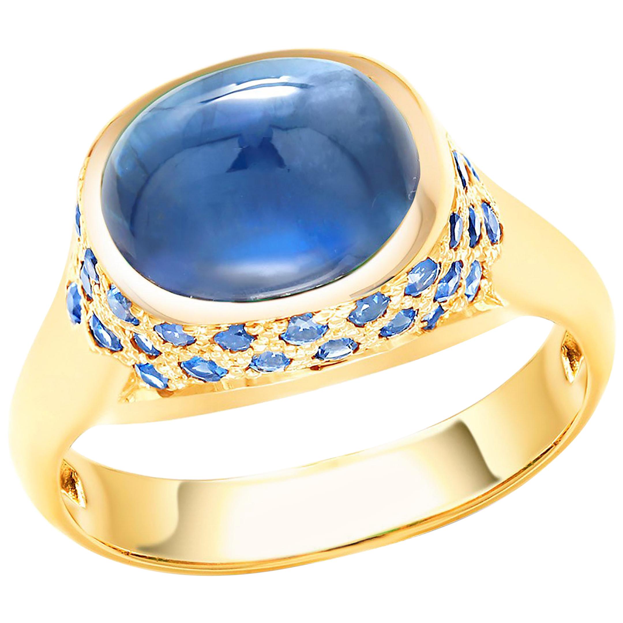 Contemporary Ceylon Cabochon Sapphire Dome Yellow Gold Cocktail Ring Weighing 3.09 Carat 