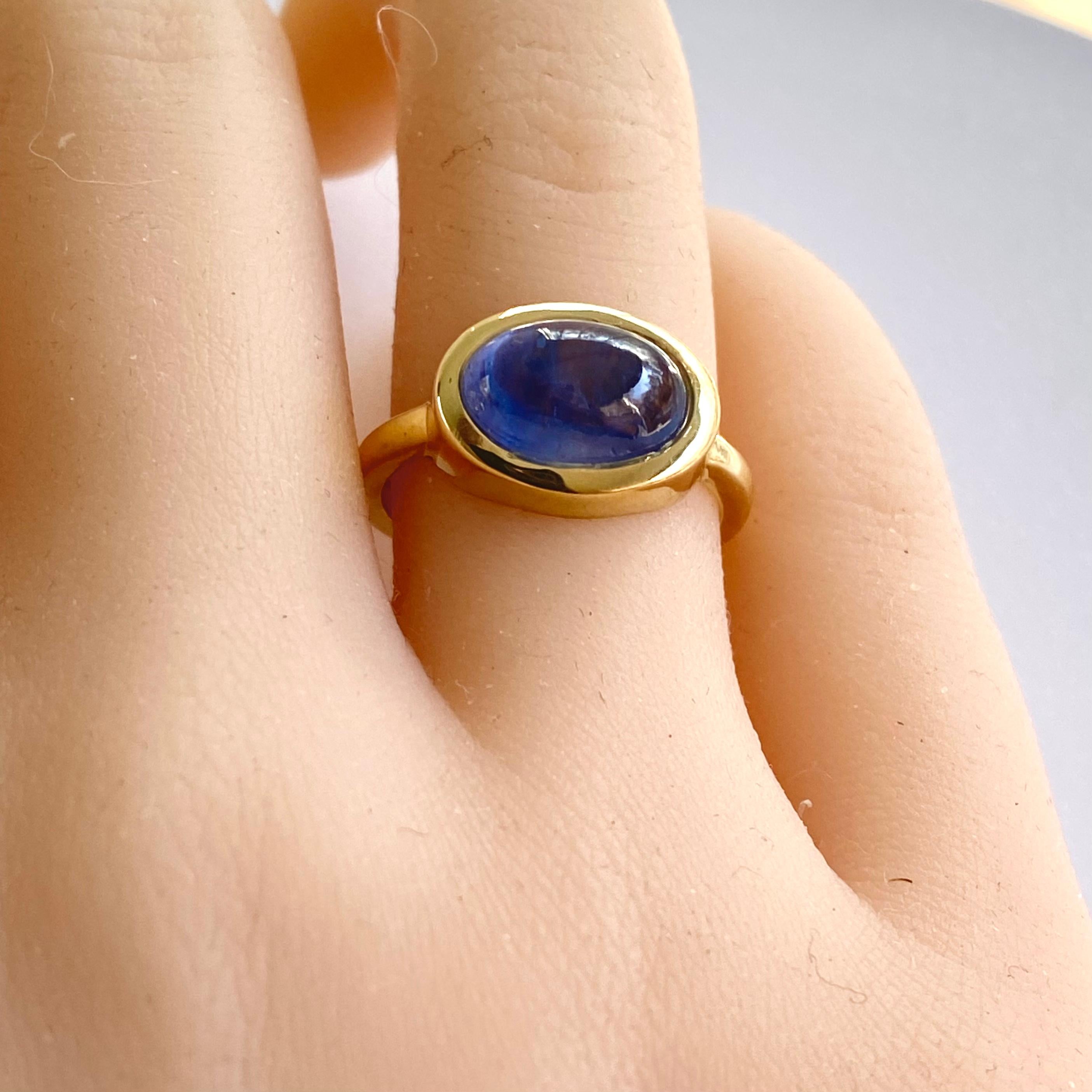Modern Ceylon Cabochon Sapphire Raised Dome Yellow Gold Solitaire Cocktail Ring