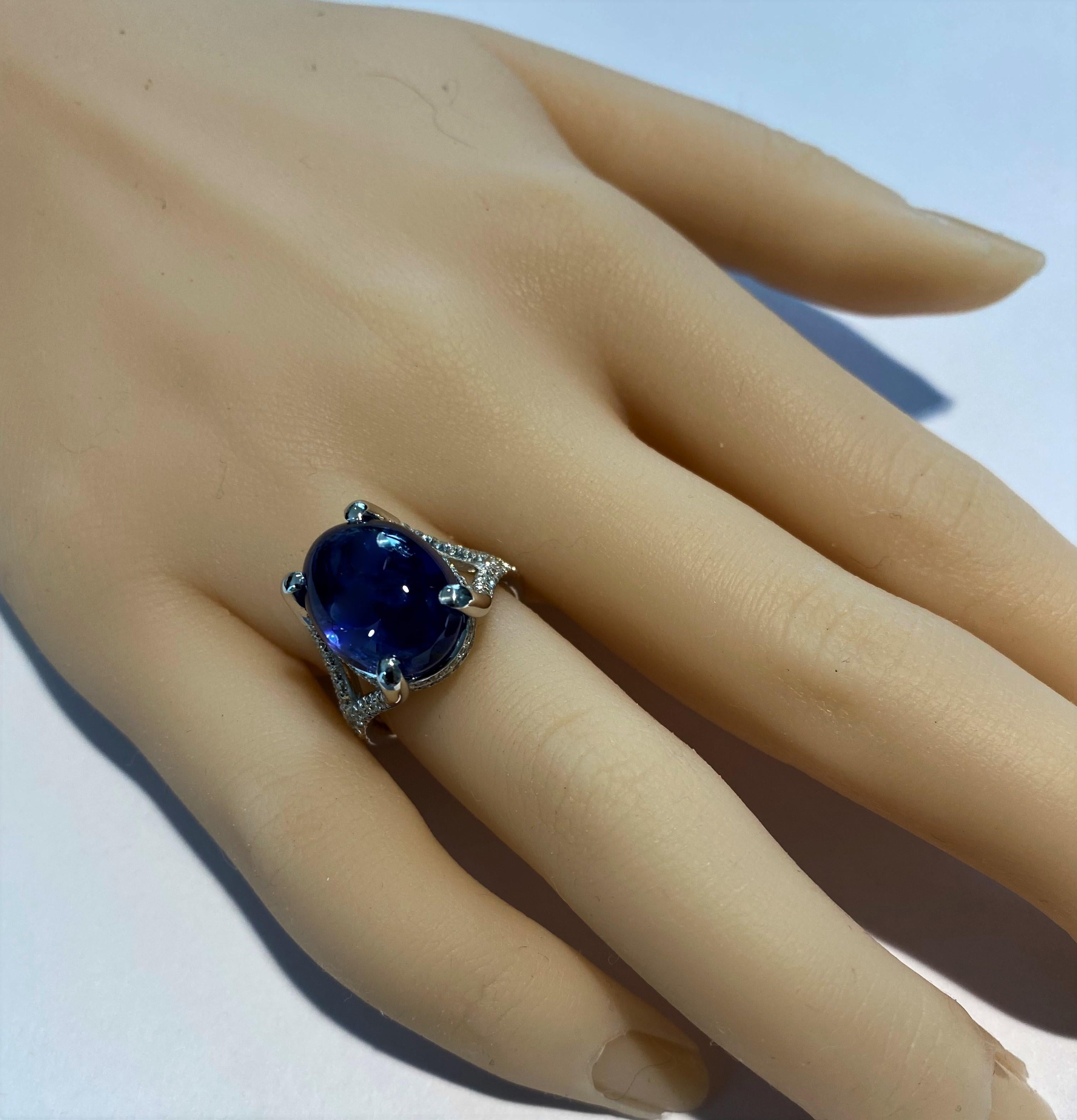 Ceylon Cabochon Sapphire Diamond Gold Cocktail Ring Weighing 17.77 Carats In New Condition In New York, NY