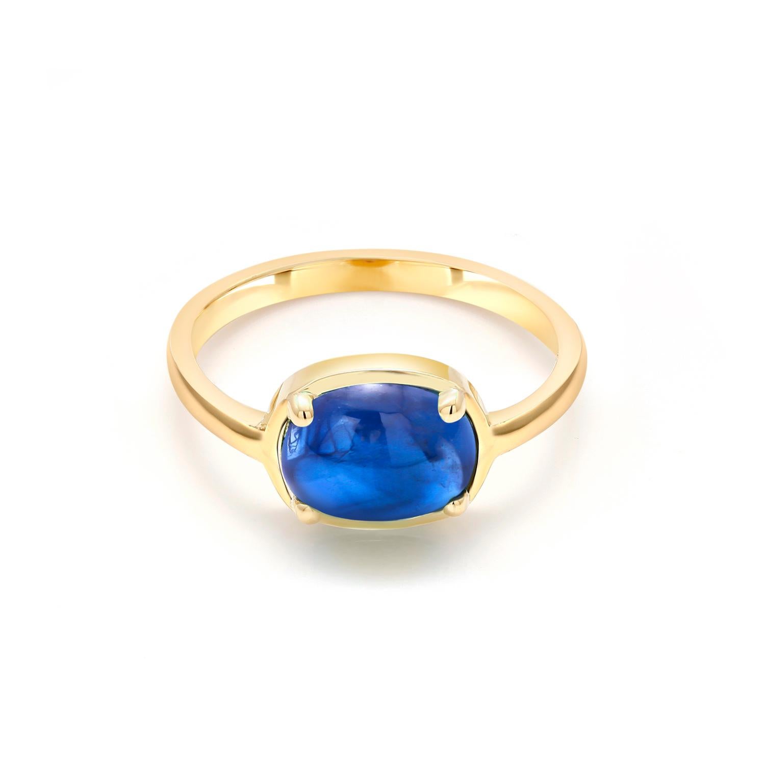 Ceylon Cabochon Sapphire Weighing 4.20 Carat Yellow Gold Cocktail Ring In New Condition In New York, NY