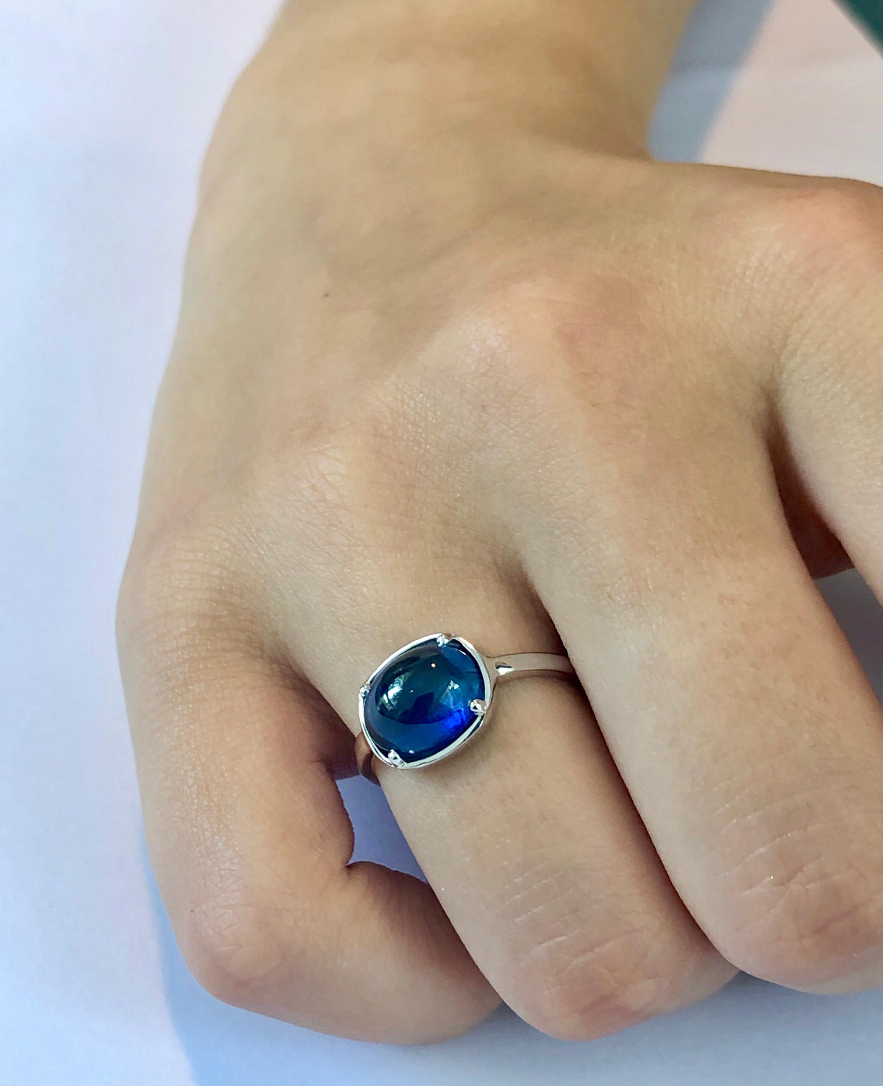 Women's or Men's Ceylon Cabochon Sapphire Weighing 4.25 Carat White Gold Cocktail Ring