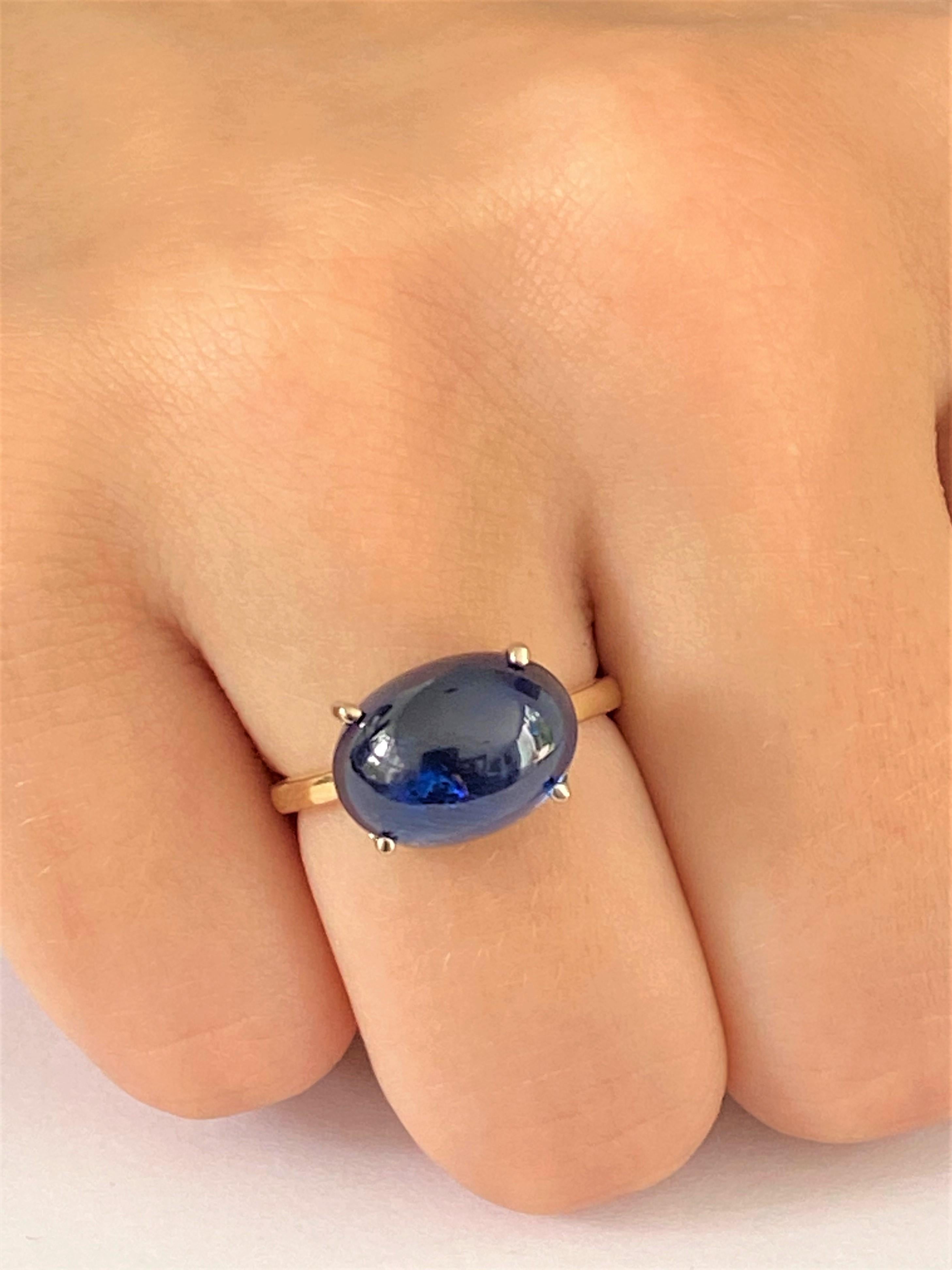 Contemporary Ceylon Cabochon Sapphire White Yellow Gold Cocktail Gold Ring