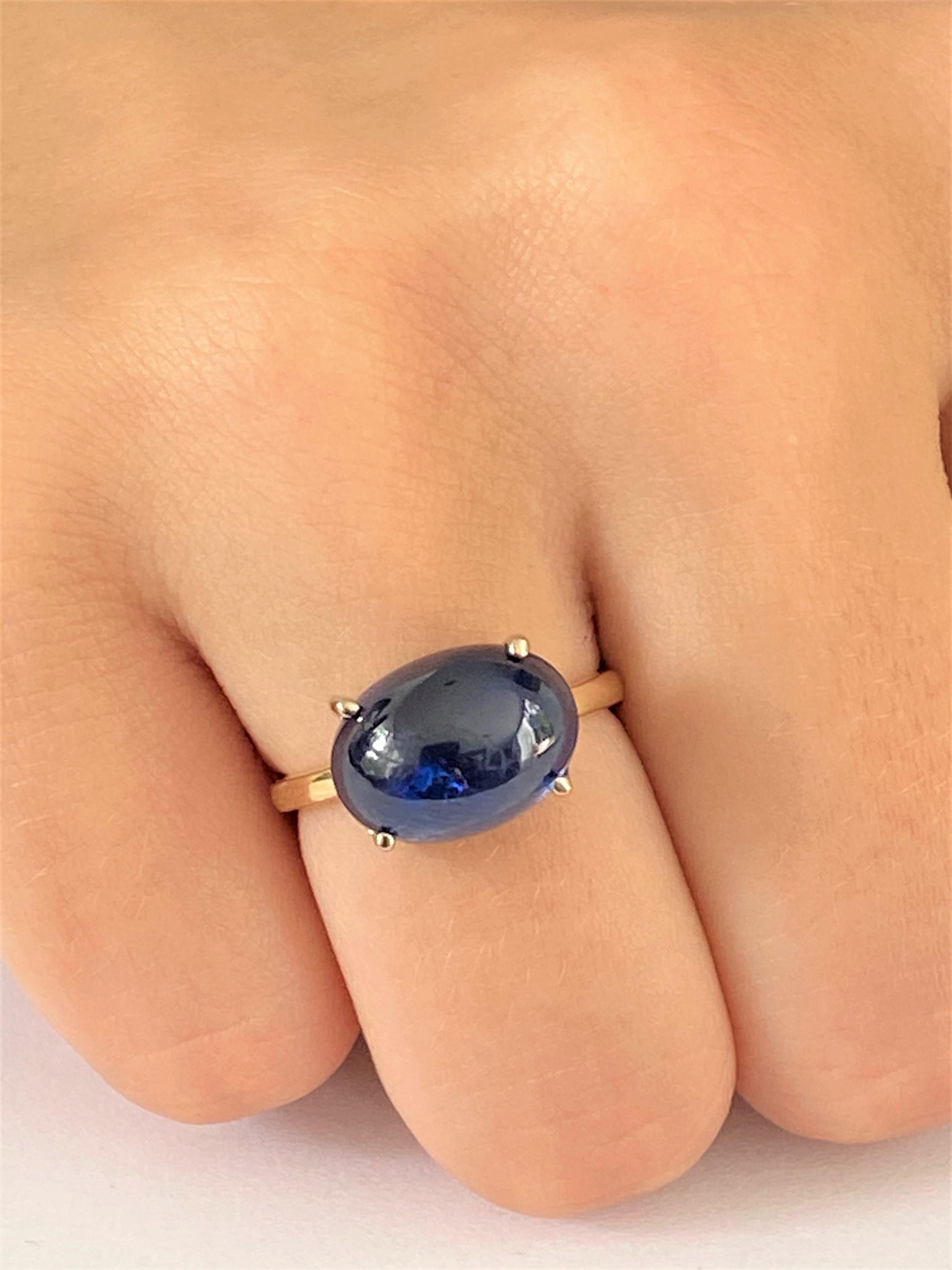 Ceylon Cabochon Sapphire White Yellow Gold Cocktail Gold Ring In New Condition In New York, NY