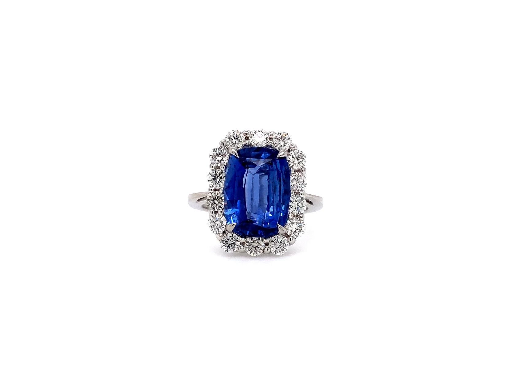Modern Ceylon Cornflower Blue Sapphire and Diamond Ring 5.30ct Set in 18k White Gold For Sale