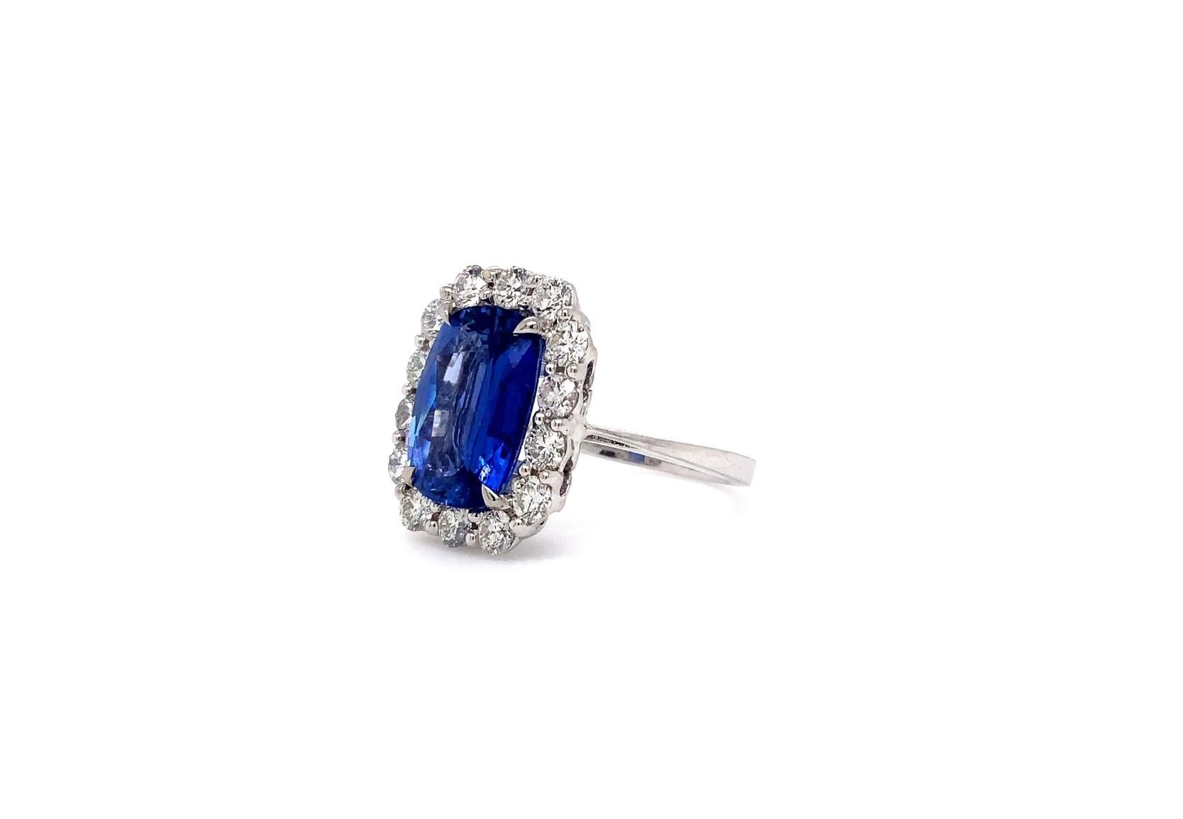 Brilliant Cut Ceylon Cornflower Blue Sapphire and Diamond Ring 5.30ct Set in 18k White Gold For Sale