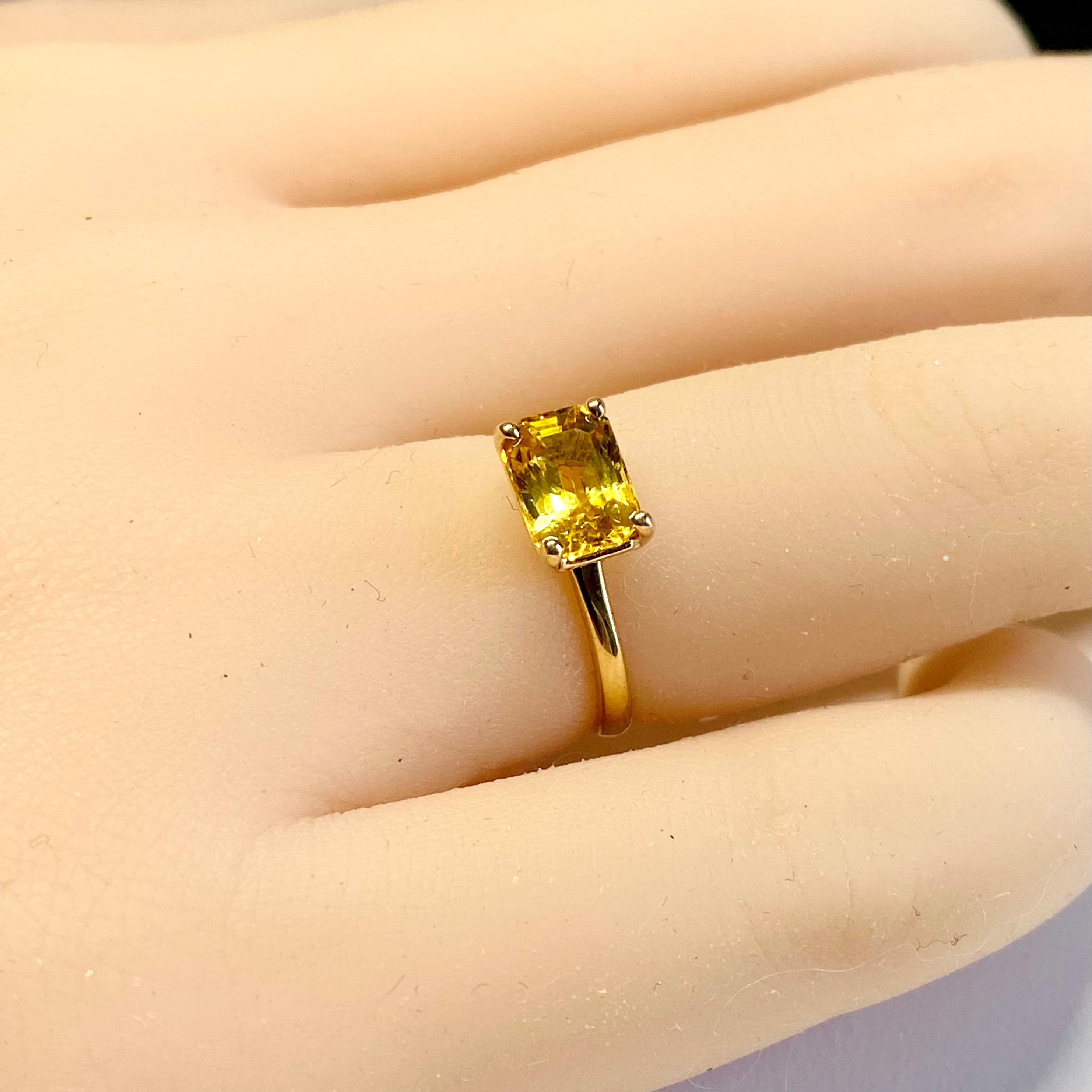 Contemporary Ceylon Emerald Shaped Yellow Sapphire Yellow Gold Cocktail Ring