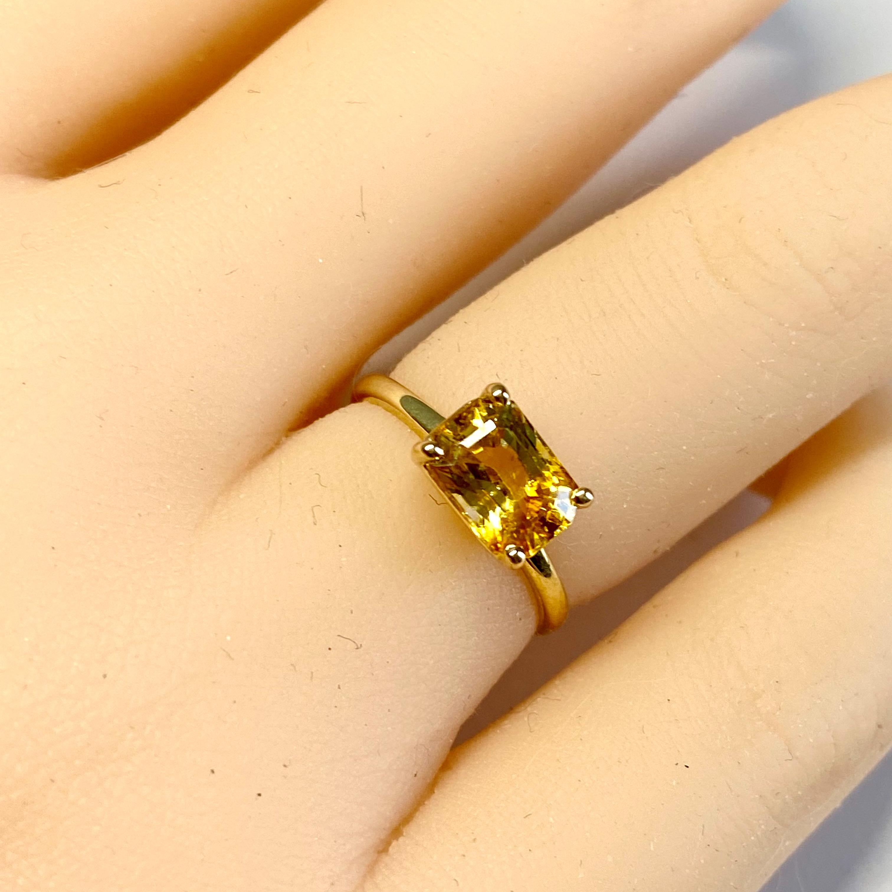 Ceylon Emerald Shaped Yellow Sapphire Yellow Gold Cocktail Ring 1