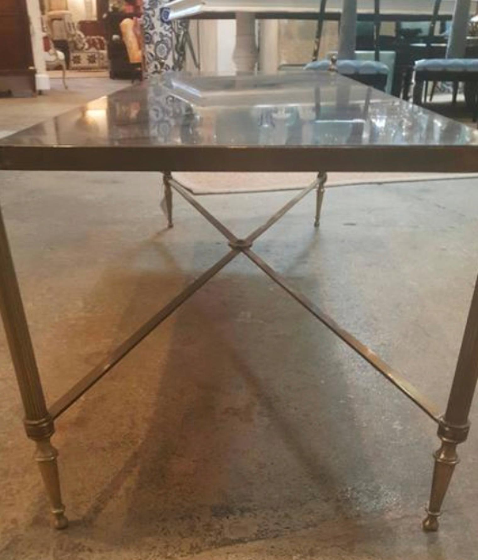 Table à cocktail en granit et laiton français des années 1940 provenant de Ceylan et Cie État moyen à Dallas, TX