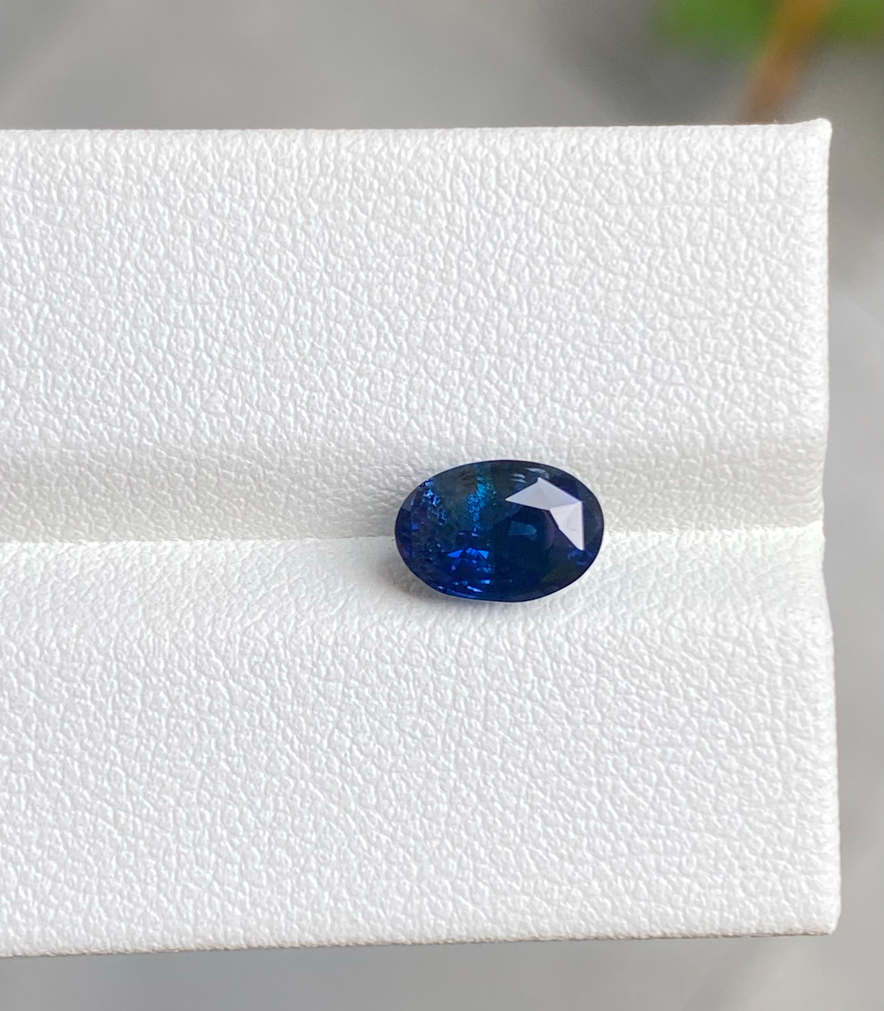 Ceylon Natural Royal Blue Sapphire, 2.10 Carat Unheated Gemstone In New Condition For Sale In Makola, LK