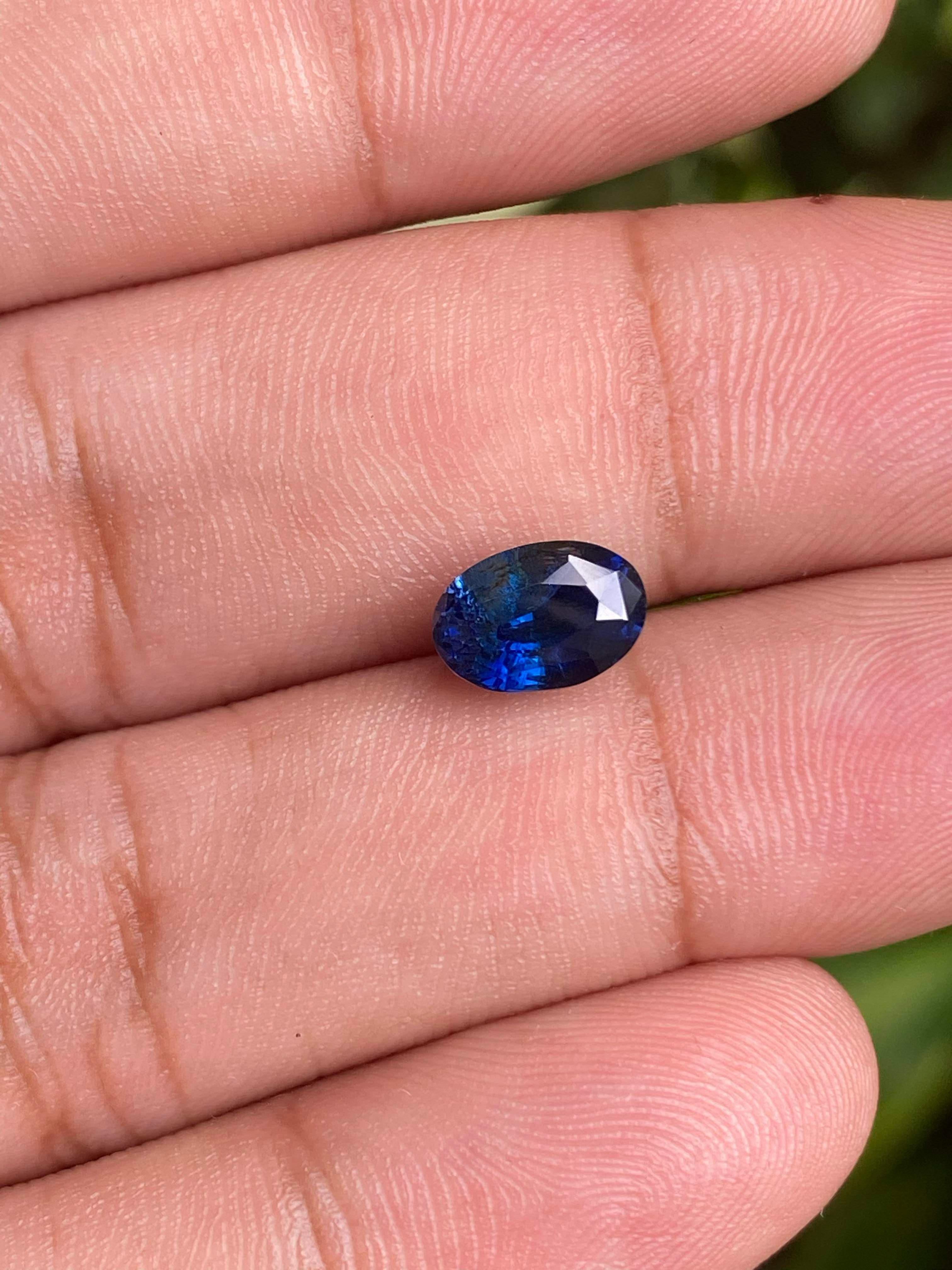 Saphir bleu royal naturel de Ceylan, pierre précieuse non chauffée de 2,10 carats Unisexe en vente