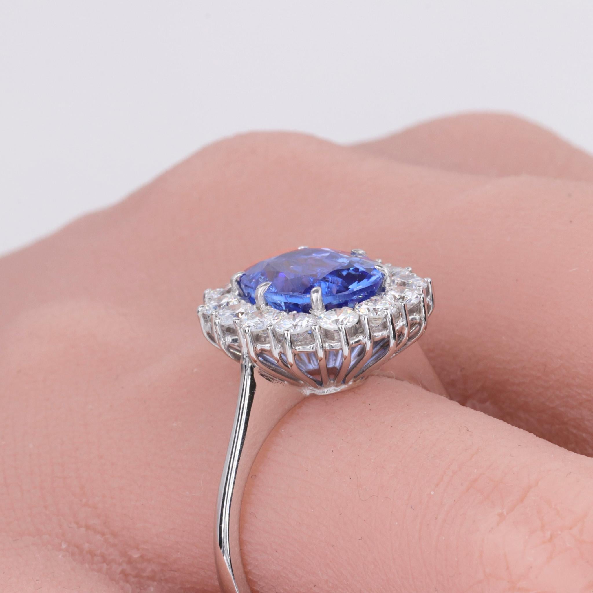 da uomo o donna Anello con zaffiro blu di Ceylon senza calore e diamanti a raggiera in oro bianco 18 carati in vendita