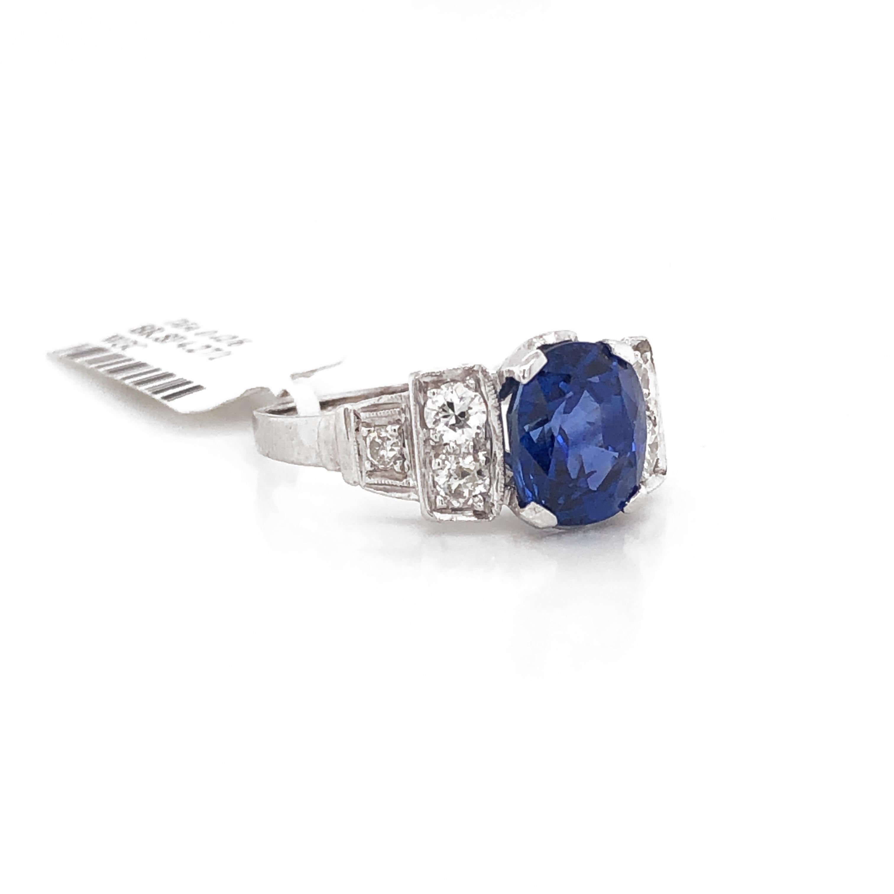 Contemporary Ceylon Oval Cut Sapphire 4.27 Carat Diamond 0.42 Carat Total Platinum Ring For Sale