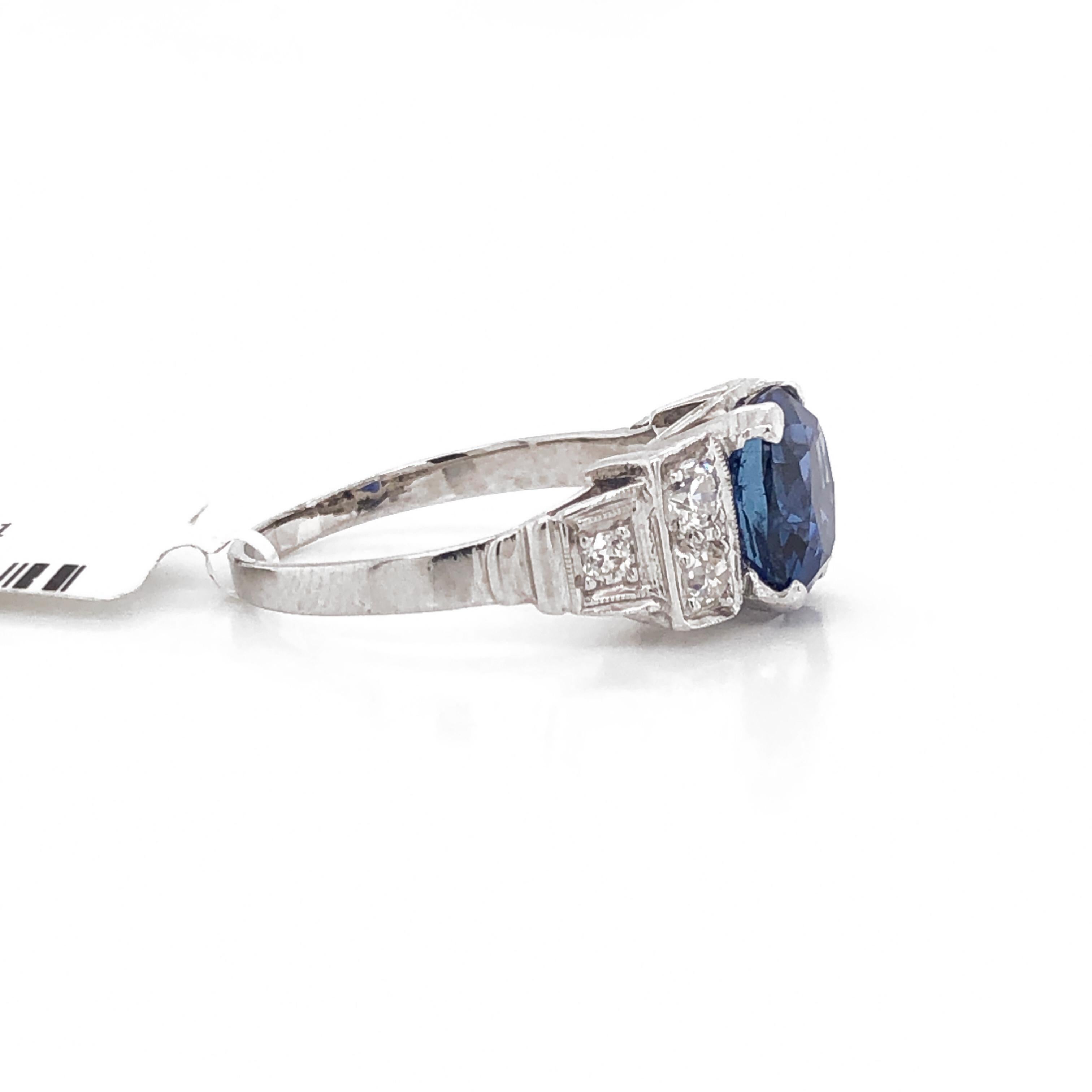 Ceylon Oval Cut Sapphire 4.27 Carat Diamond 0.42 Carat Total Platinum Ring In New Condition For Sale In New York, NY