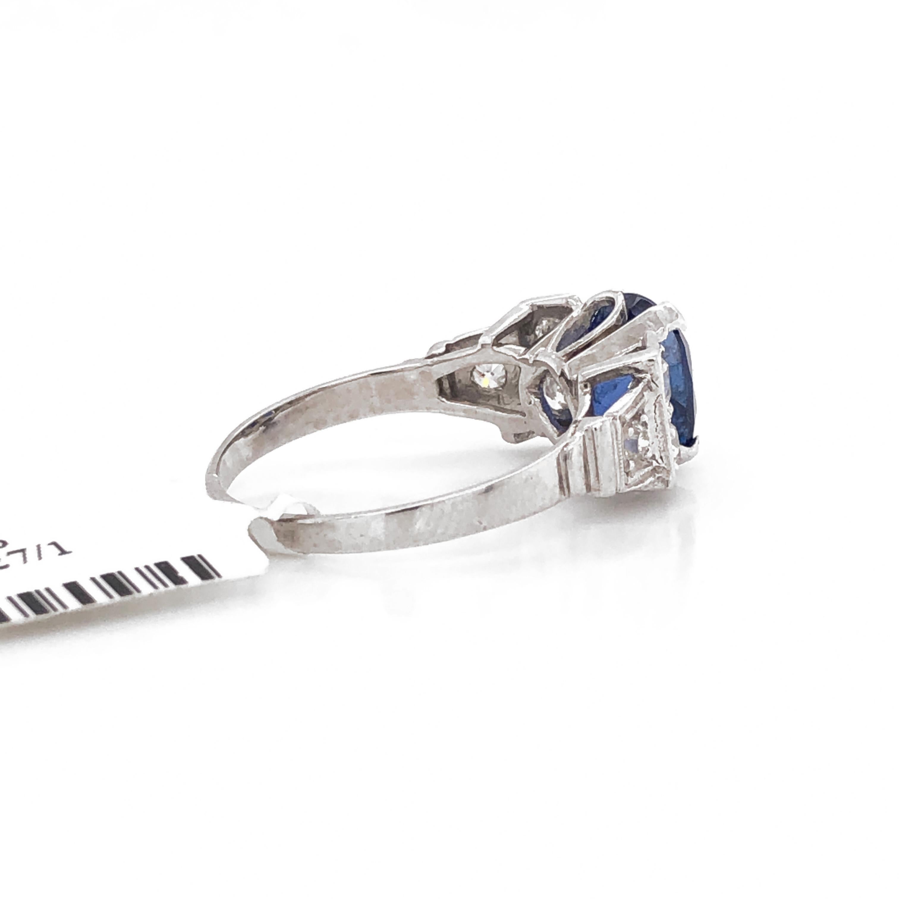 Women's Ceylon Oval Cut Sapphire 4.27 Carat Diamond 0.42 Carat Total Platinum Ring For Sale