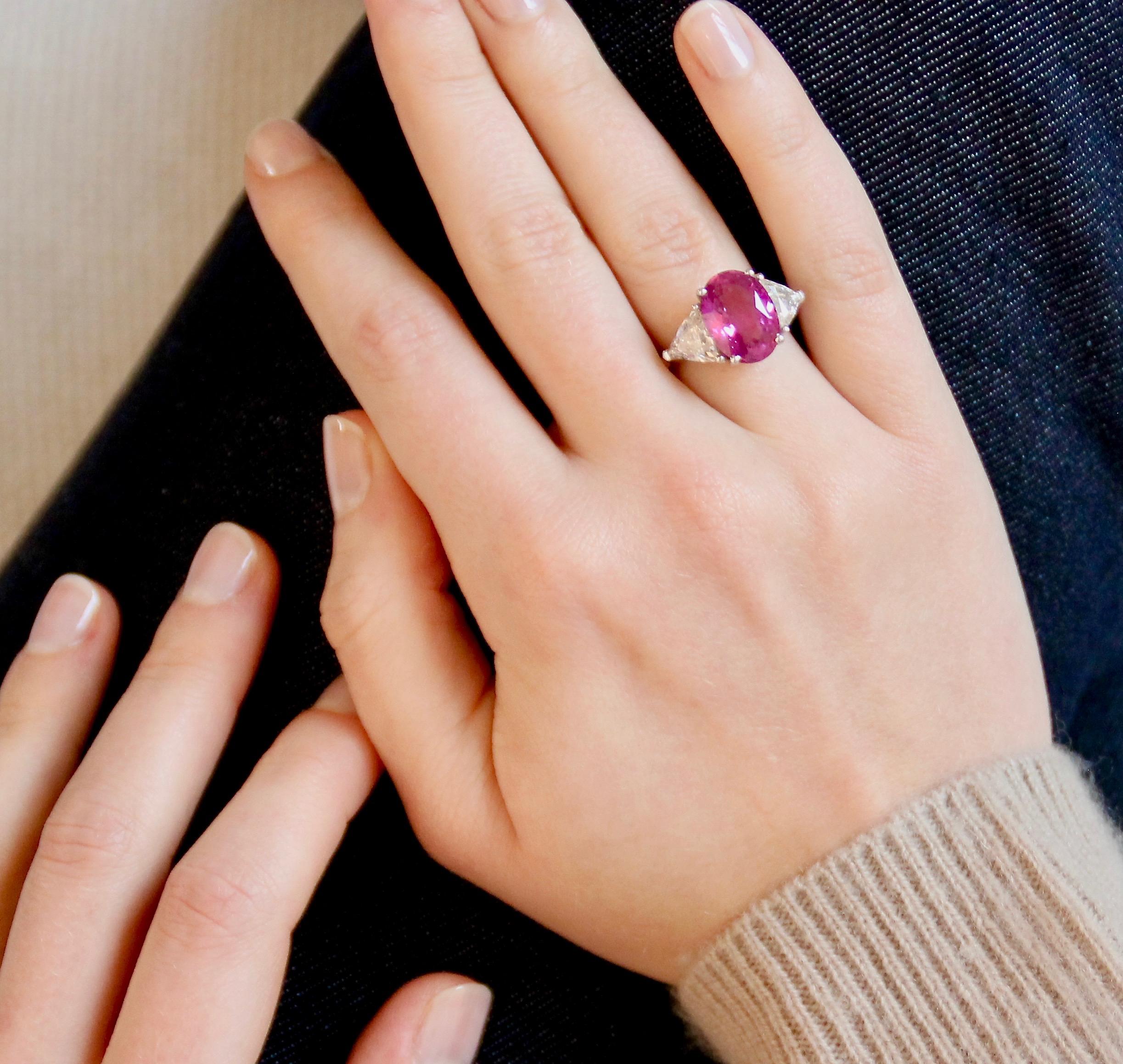 Ring made of gold 18k. 

Ring set with an oval shape Ceylon pink sapphire of 6.57 Carats and two triangle shape diamonds of 2.05 Carats total (G colour - Vs clarity). Very nice intense pink sapphire ( natural heated ). We brought the sapphire back