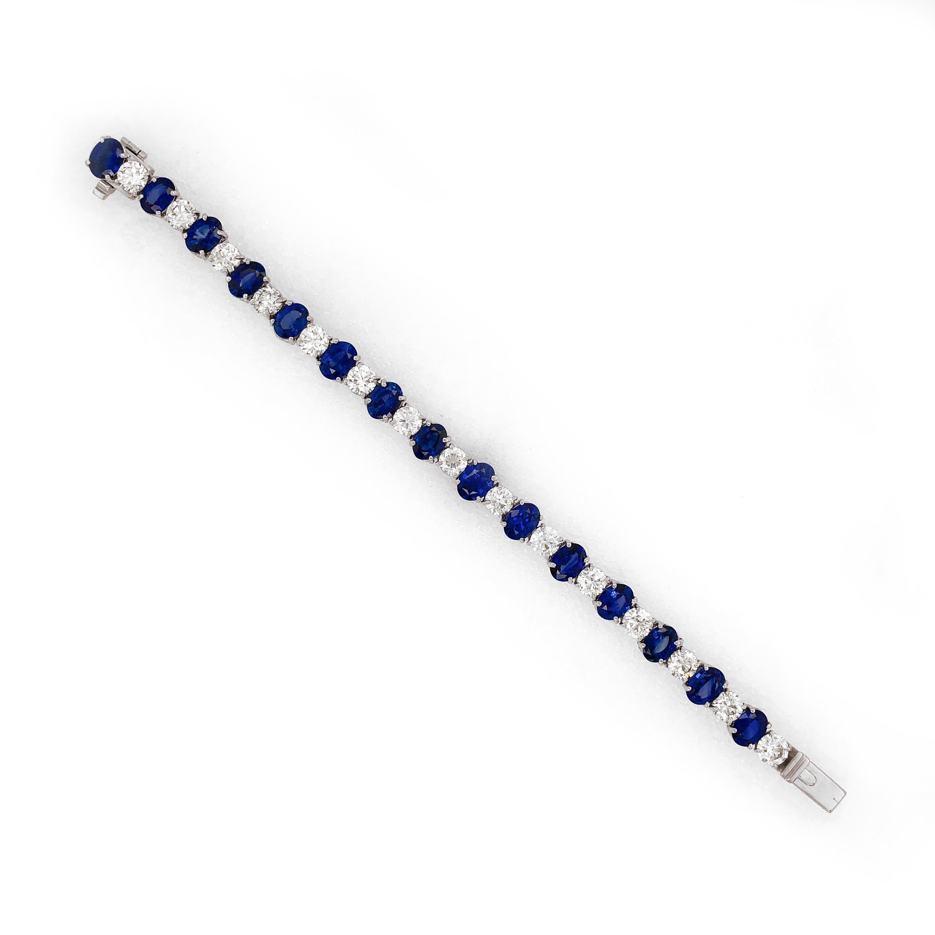 Contemporary Ceylon oval sapphires 19.44 carat round diamonds platinum bracelet For Sale