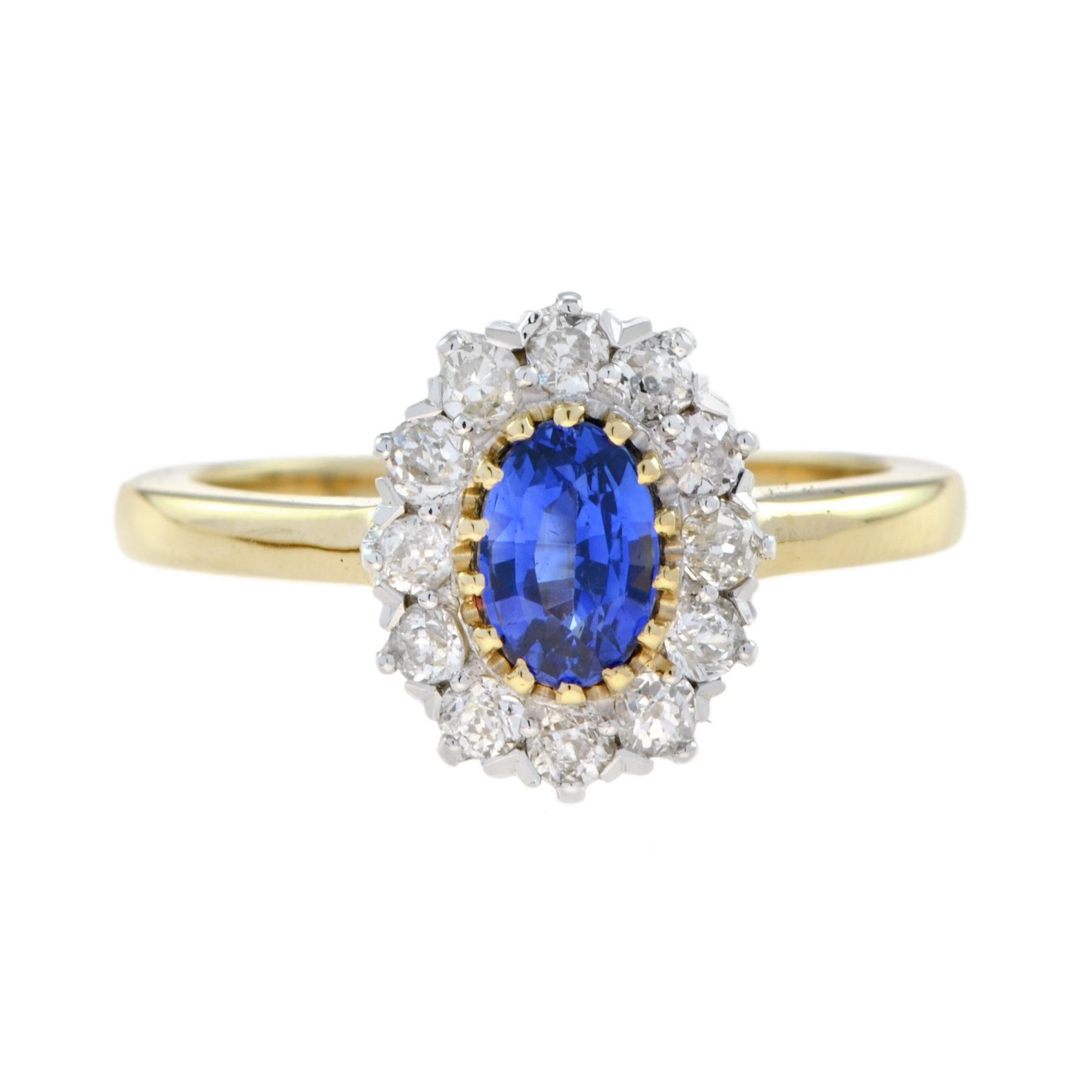 Bague en saphir en or jaune et diamants. Un saphir ovale exquis, pesant 0,85 carats. Le saphir est depuis longtemps associé au romantisme. Cette bague classique est un sentiment intemporel à conserver précieusement pendant des