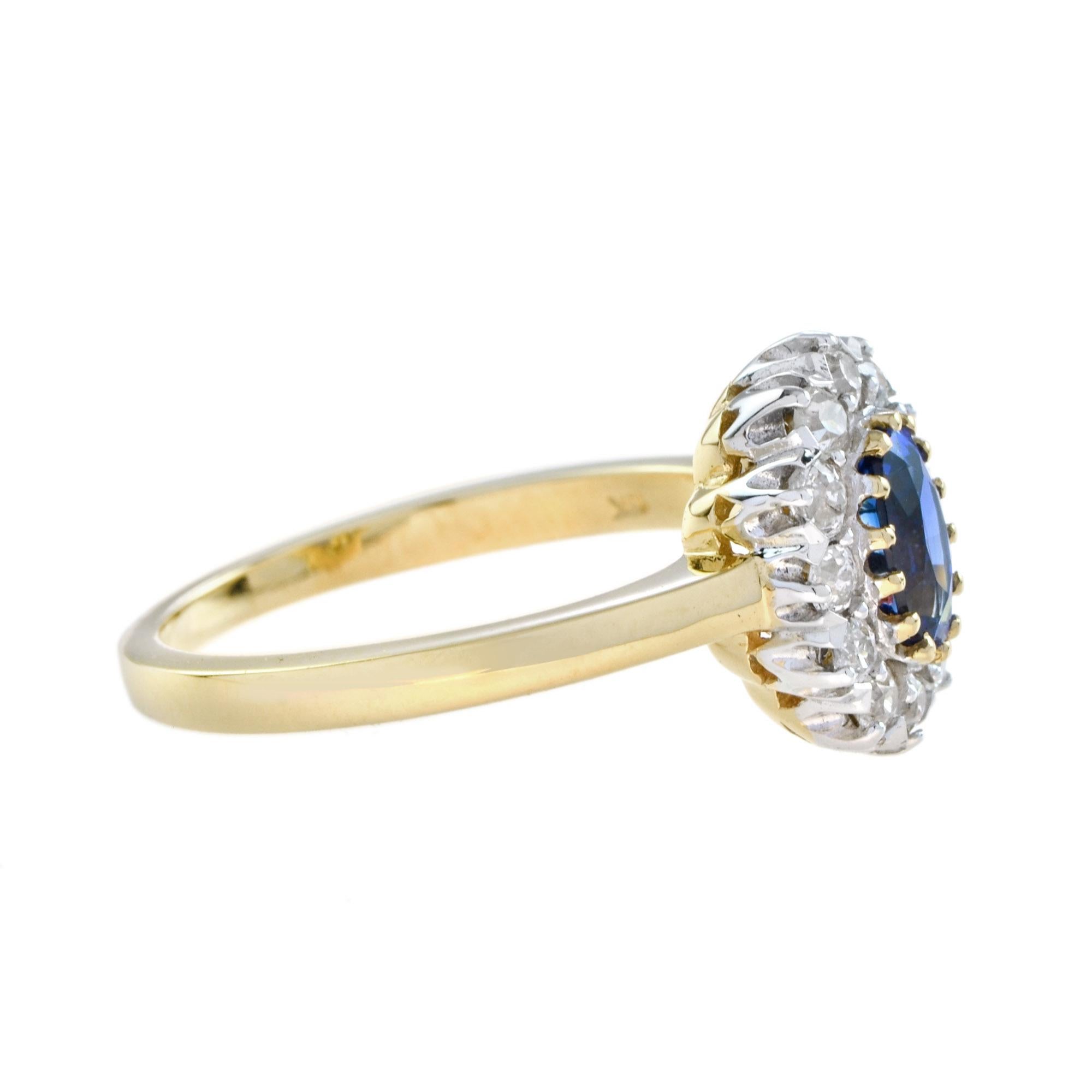 Art déco Bague Ceylan en or jaune 18 carats, saphir bleu de forme ovale, halo de diamants, style ancien en vente